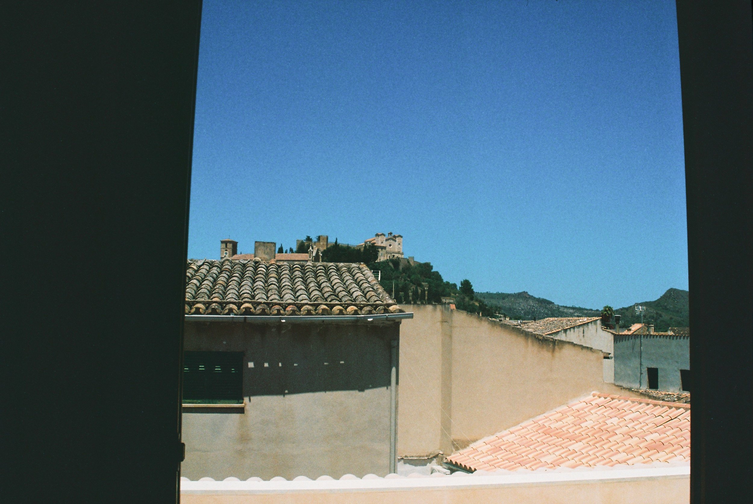 R1-02446-026A.jpg