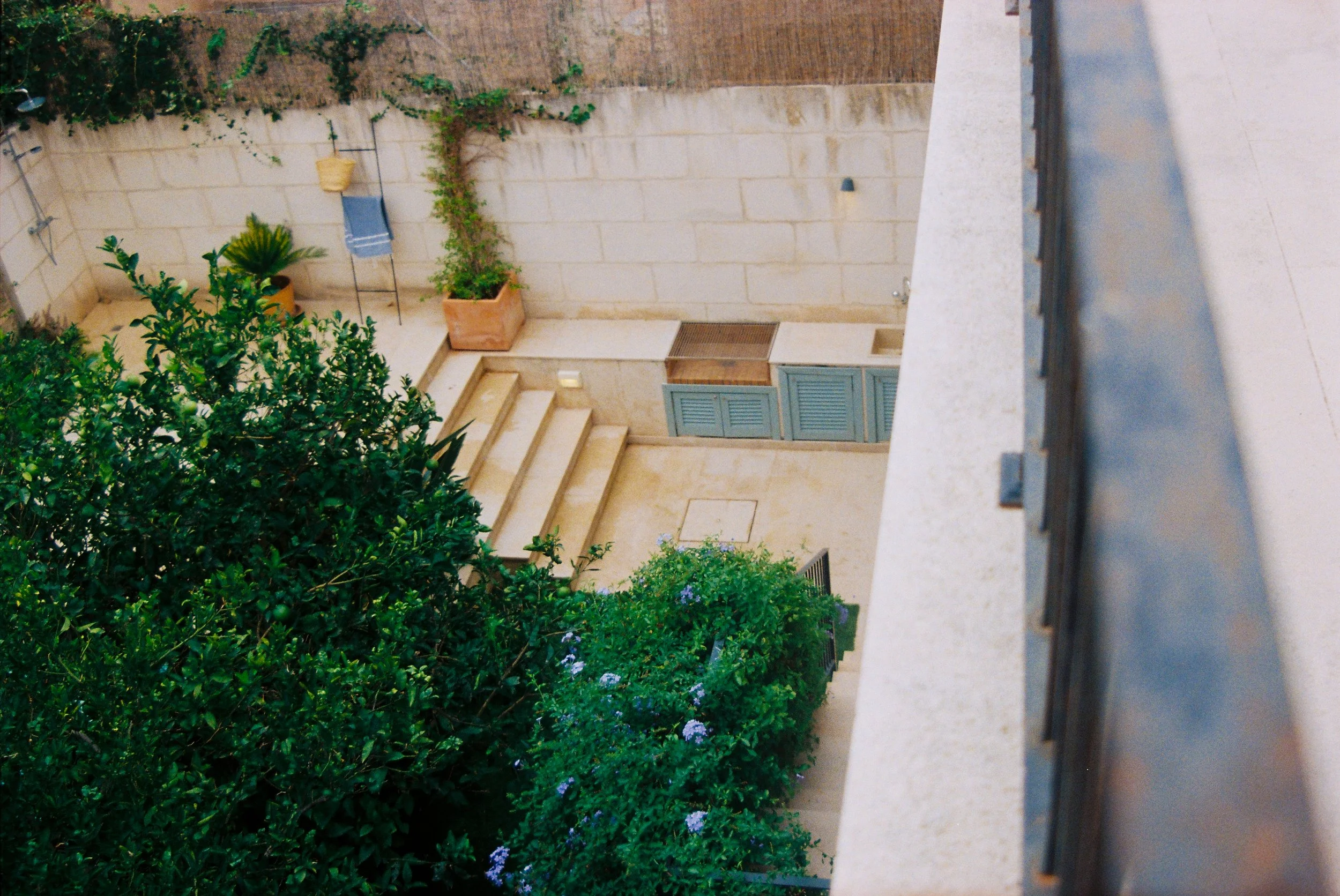 R1-03711-010A.jpg