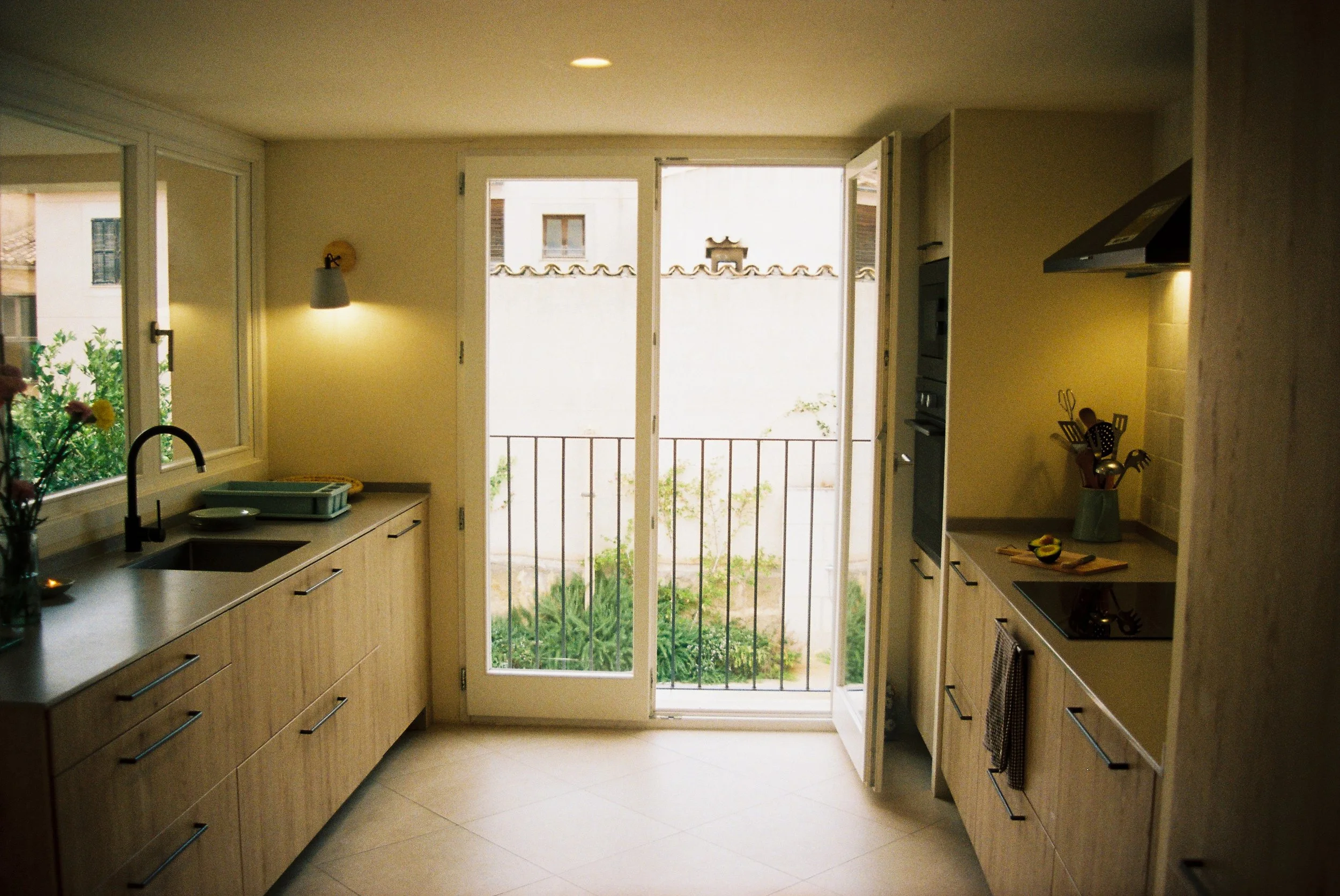 R1-03711-024A.jpg