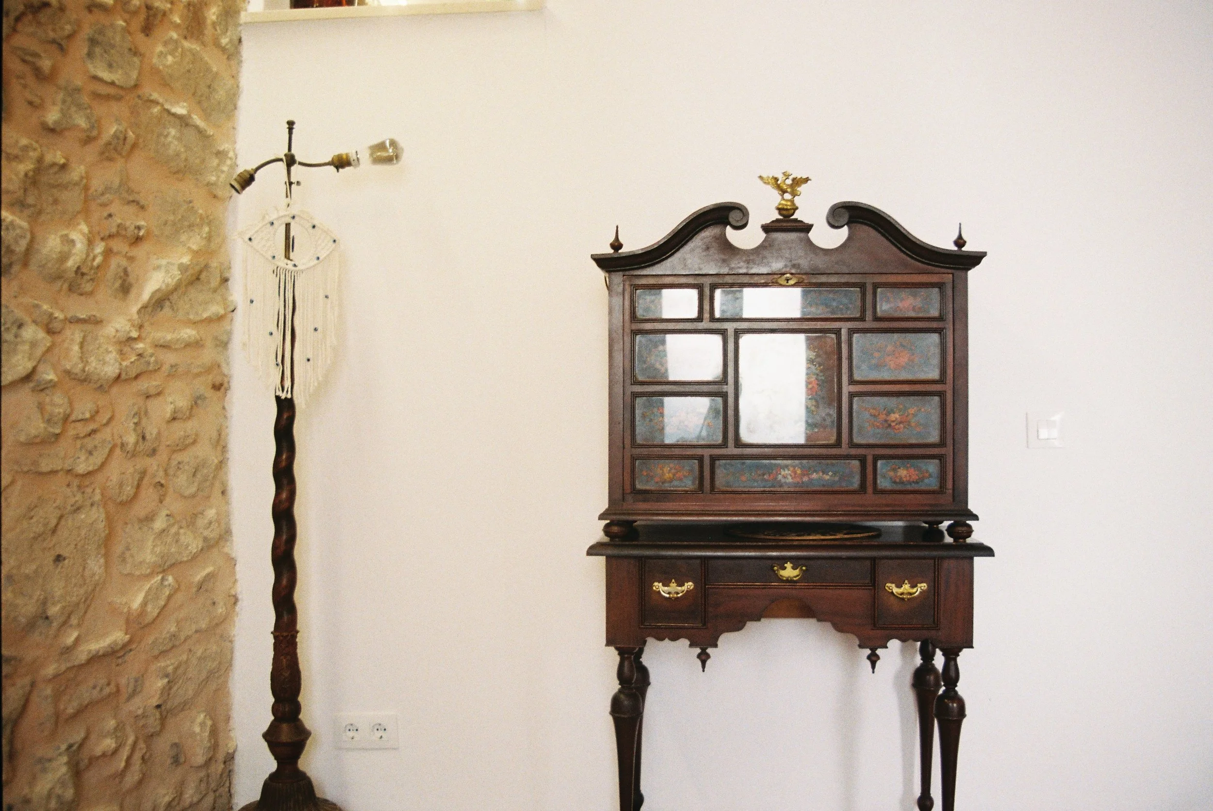 R1-02446-005A.jpg