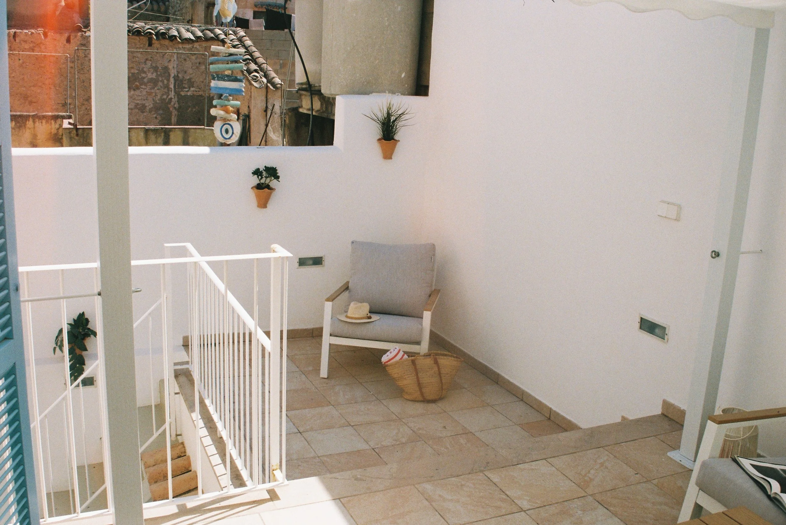 R1-02356-011A.jpg
