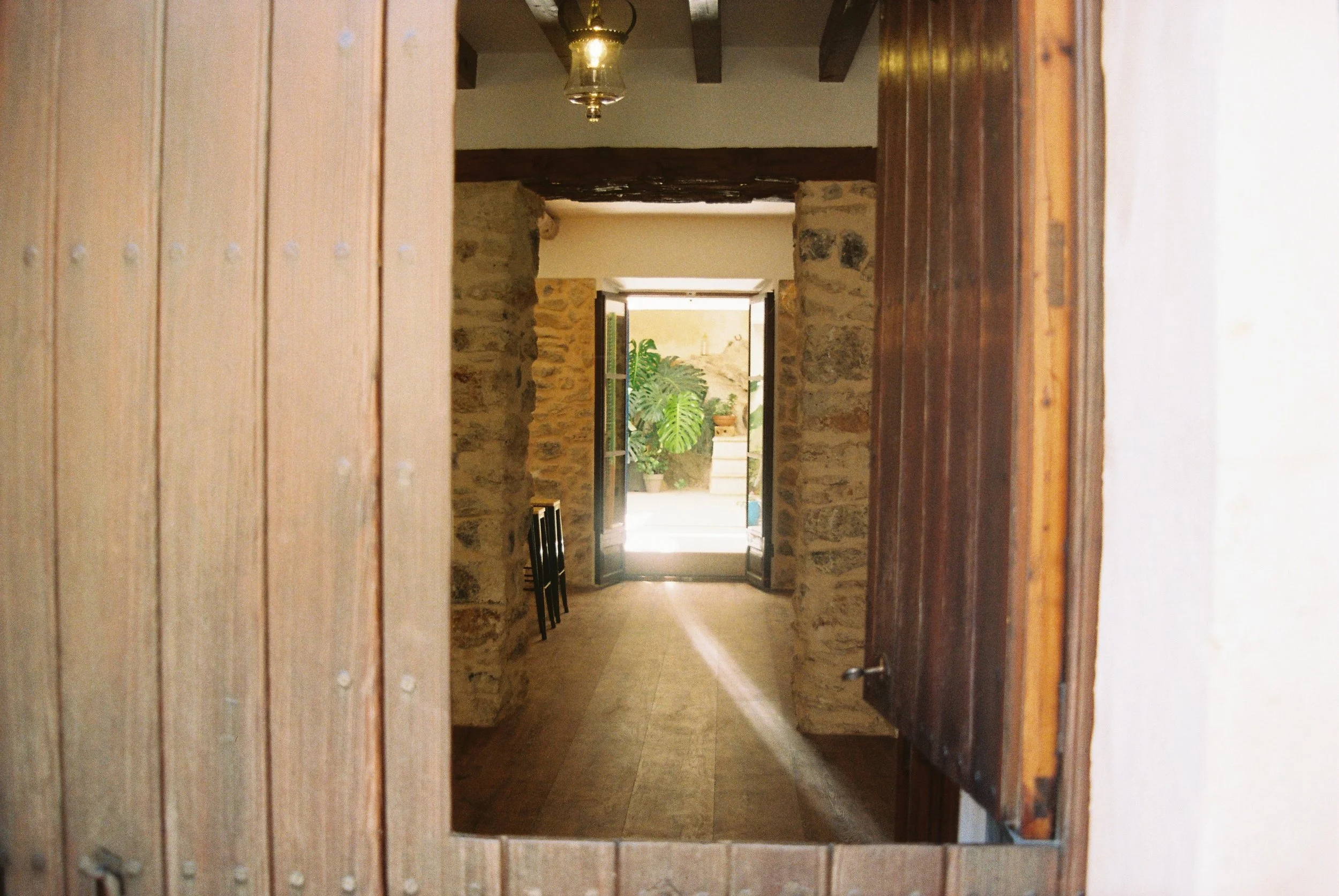 R1-02446-002A.jpg