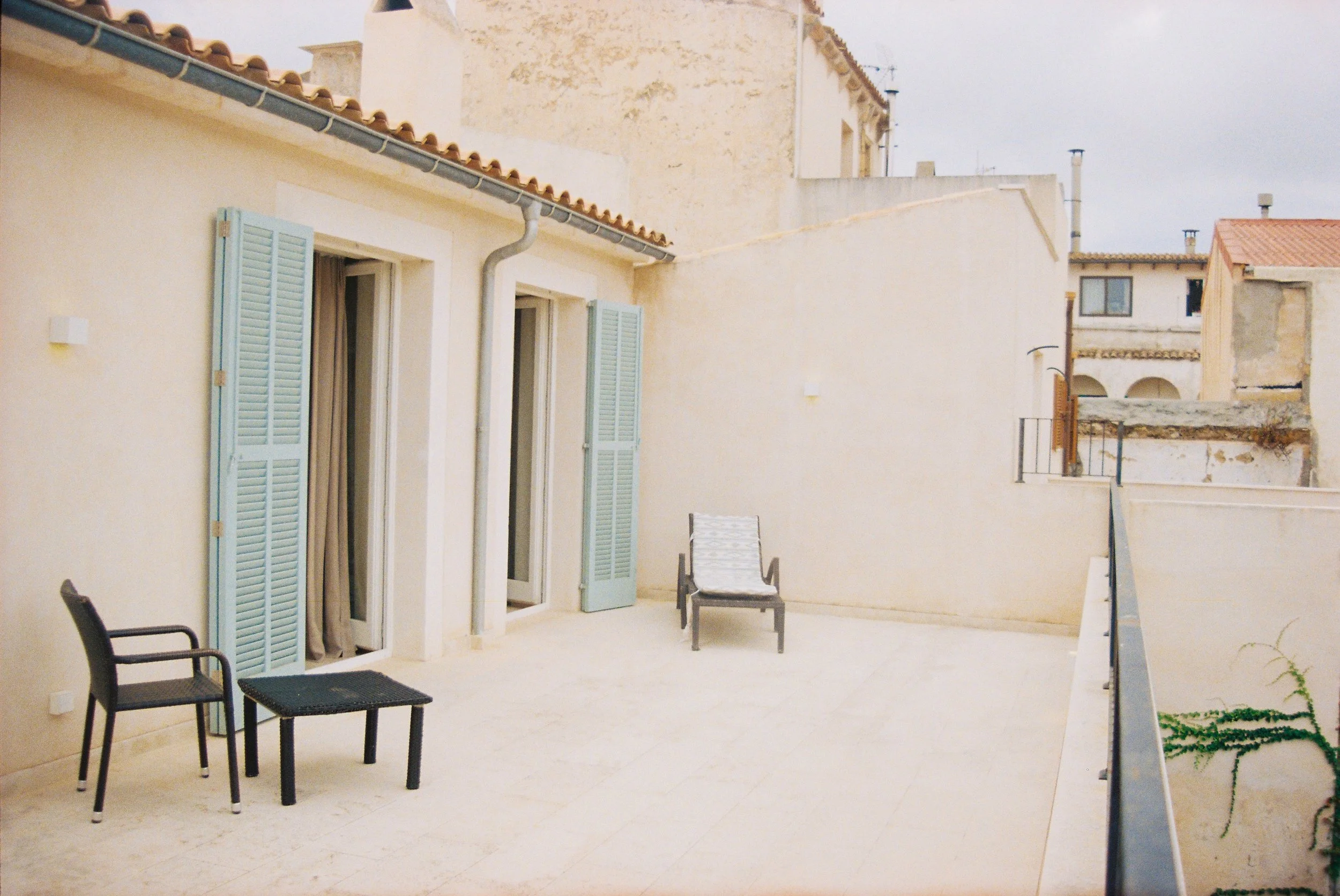 R1-03711-009A.jpg