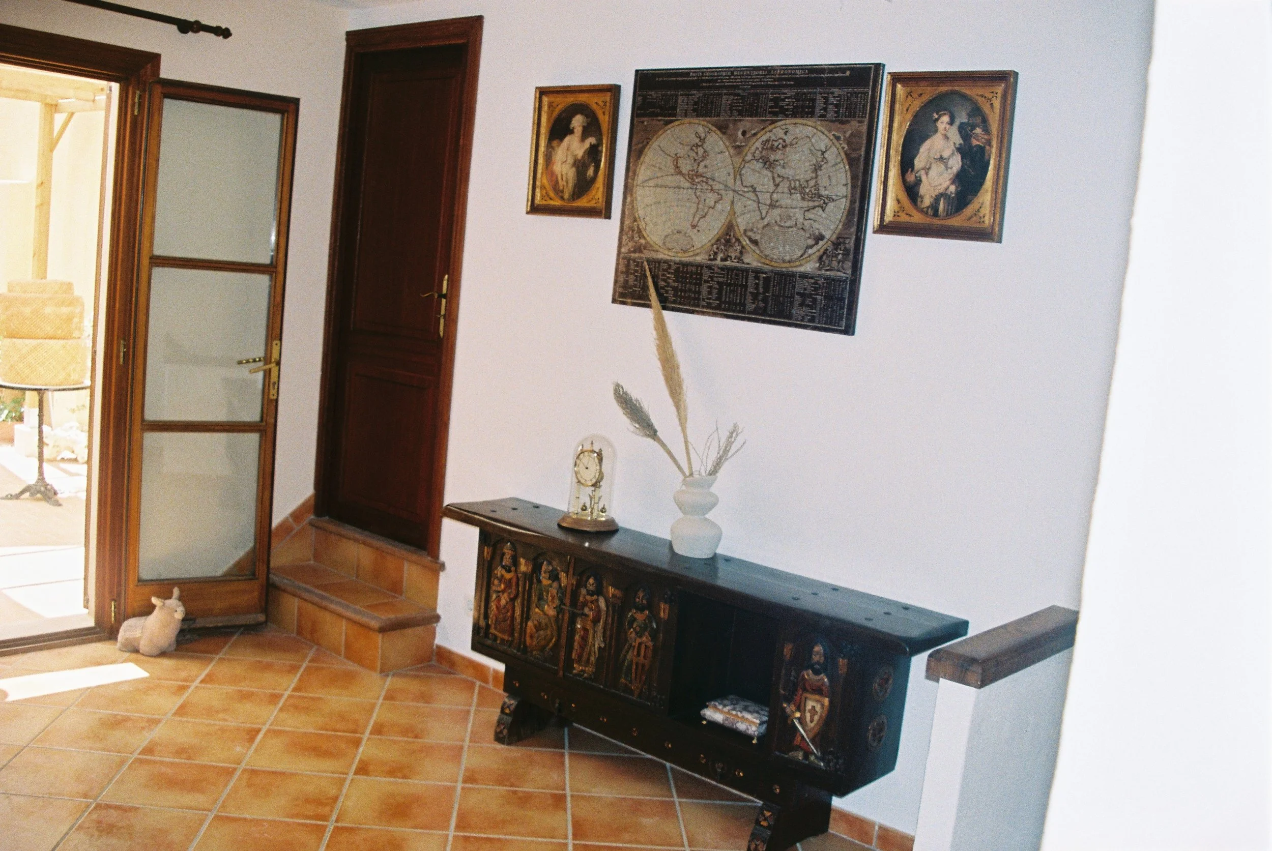 R1-02446-021A.jpg