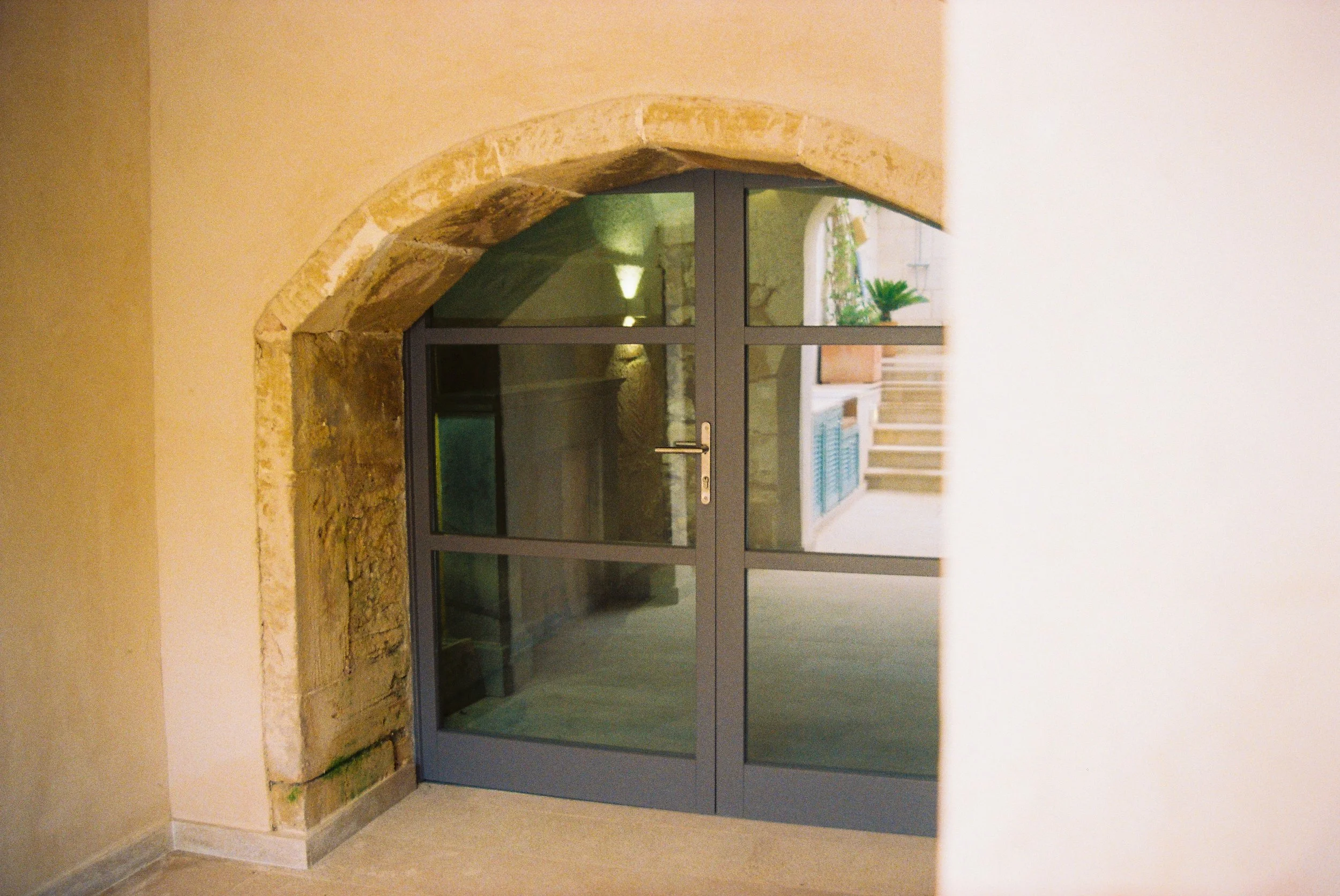 R1-03713-015A.jpg