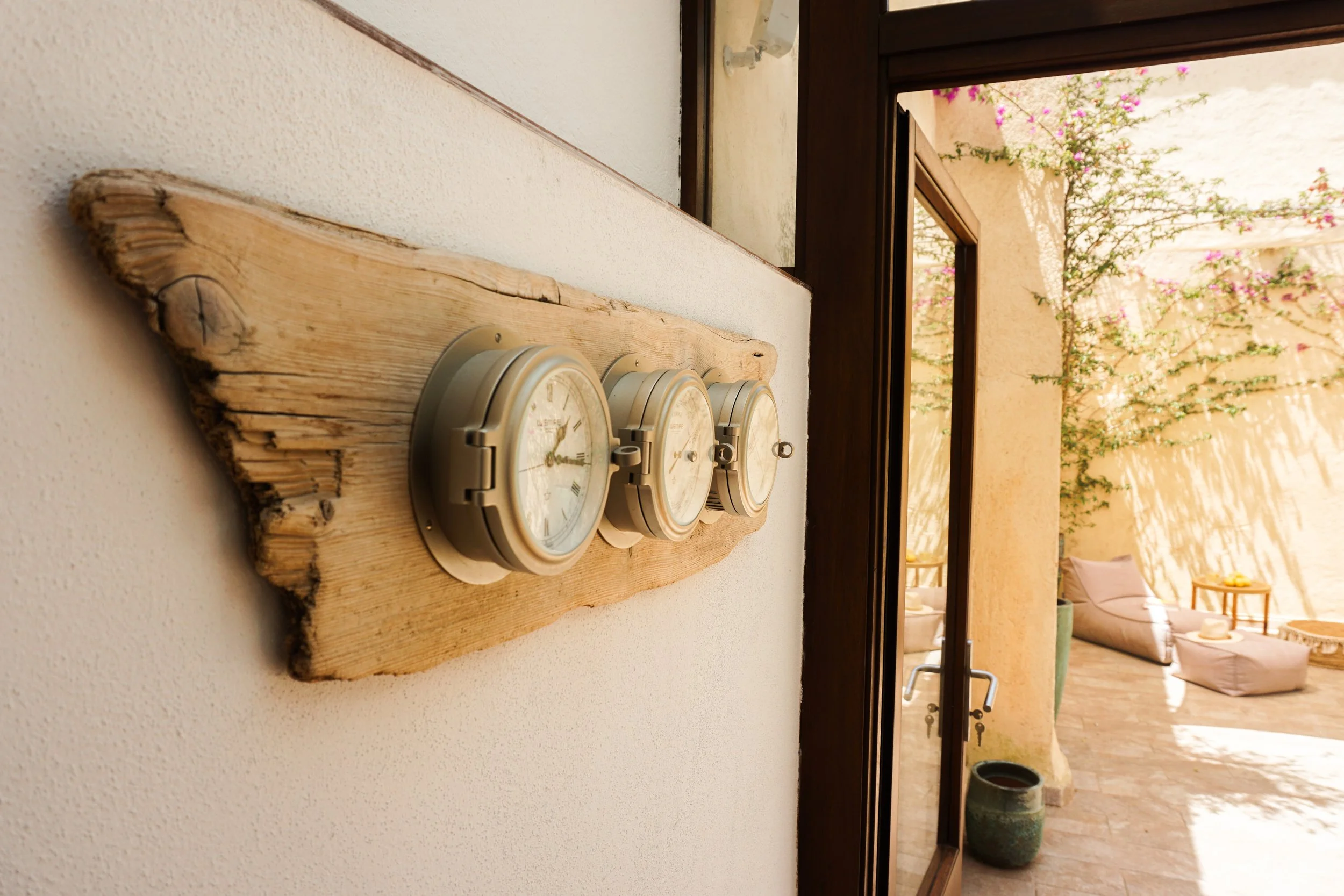 way to outside floor