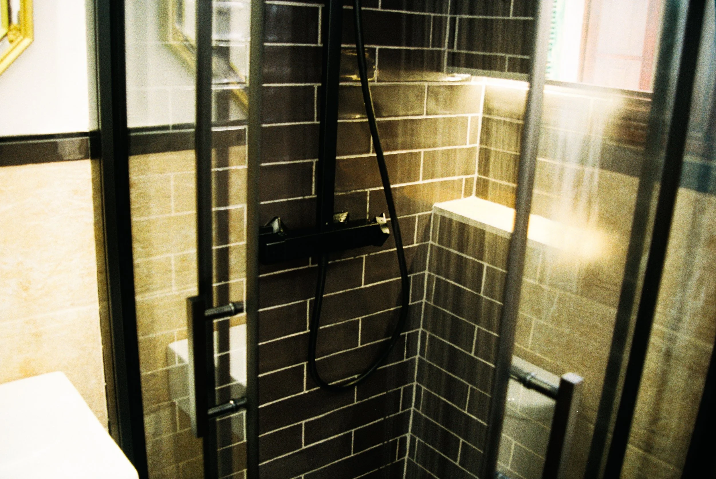 R1-02446-015A.jpg