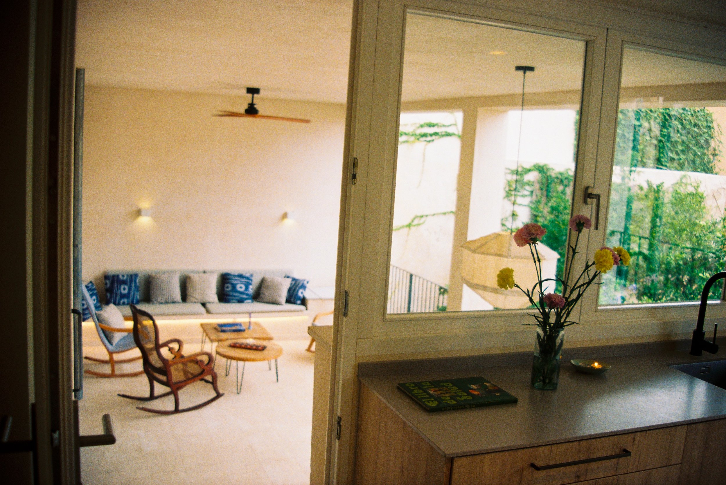 R1-03711-025A.jpg