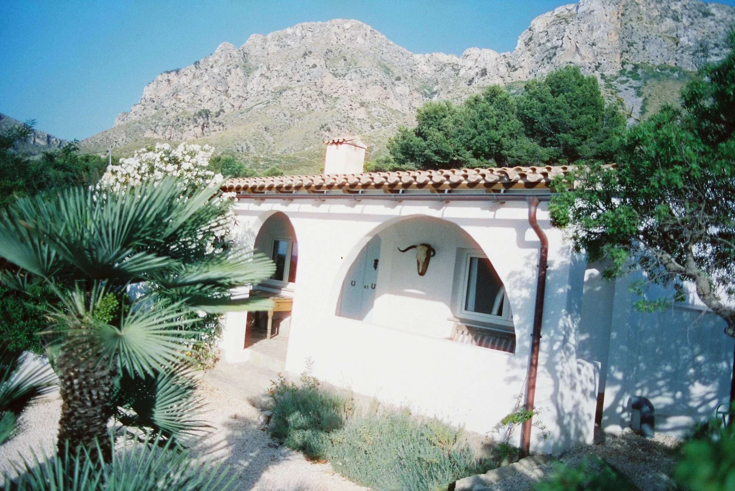R1-02357-0027.jpg