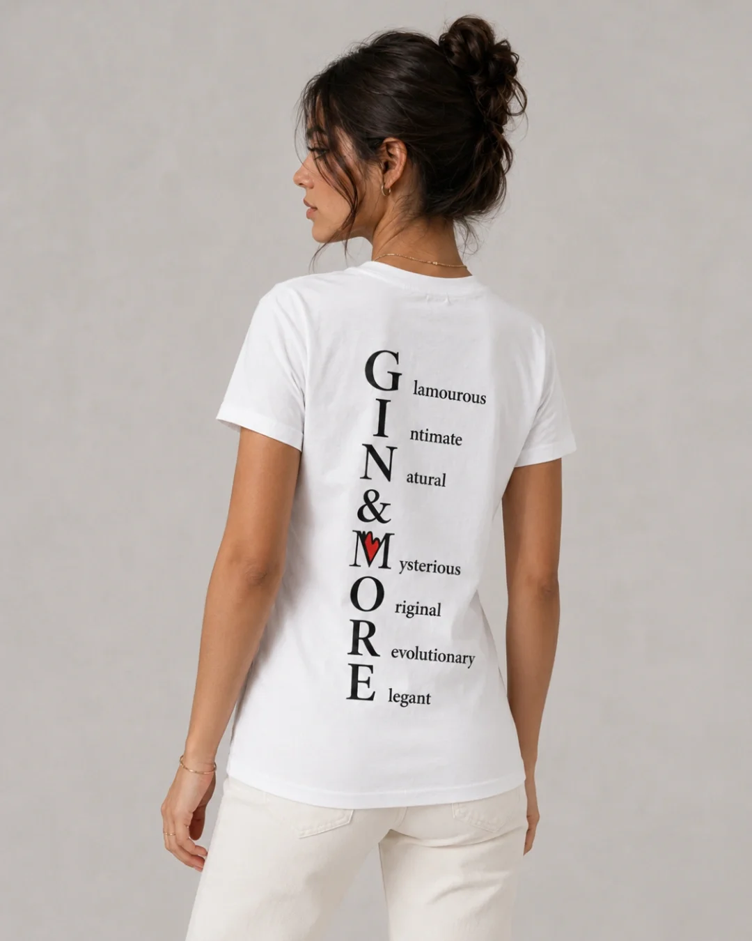 gin-and-more-tshirt-bianca-regular-donna-acrostico.webp