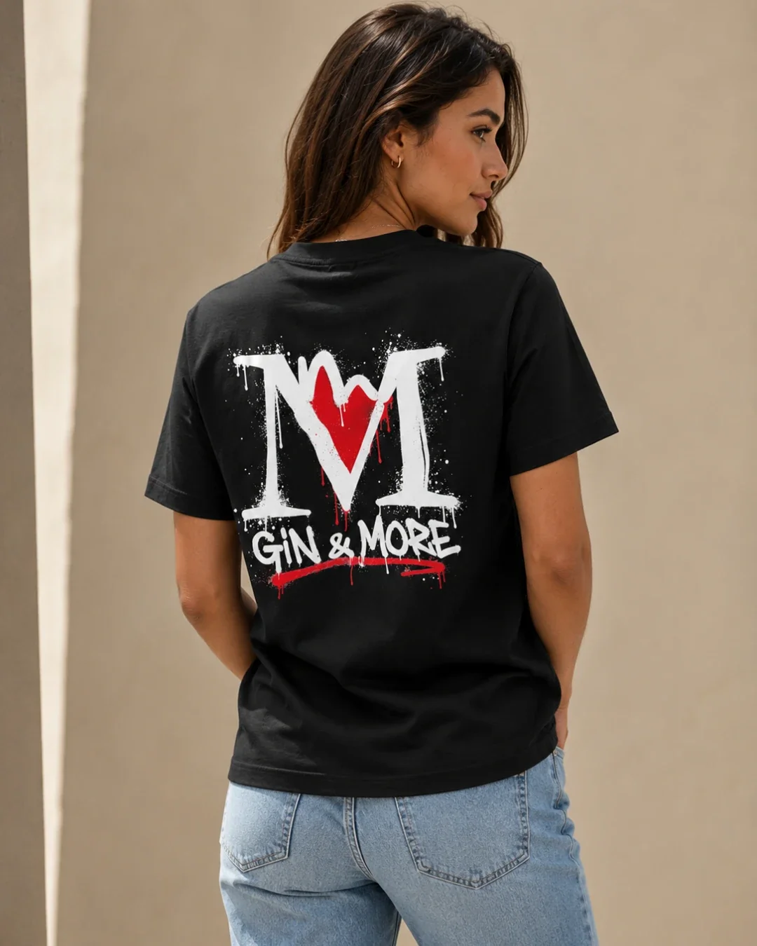 gin-and-more-tshirt-nera-regular-logo-graffito-retro-donna-lifestyle.webp