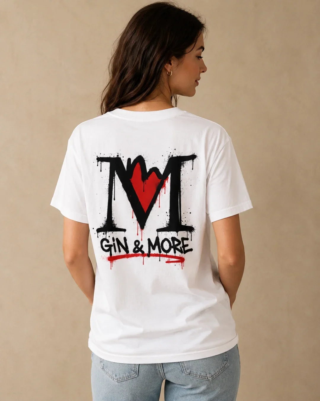 gin-and-more-tshirt-bianca-logo-graffito-retro-donna.webp