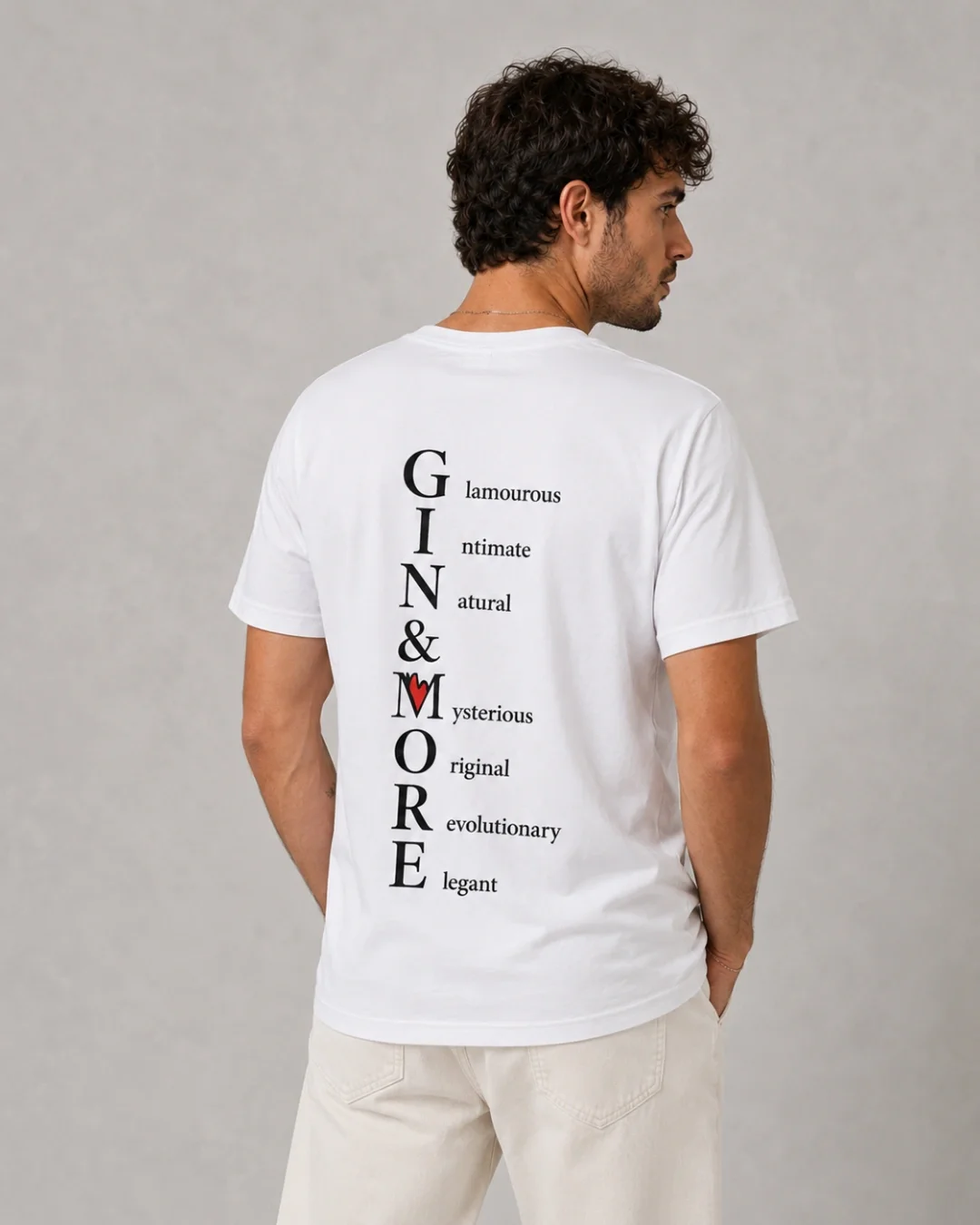 gin-and-more-tshirt-bianca-regular-uomo-acrostico.webp