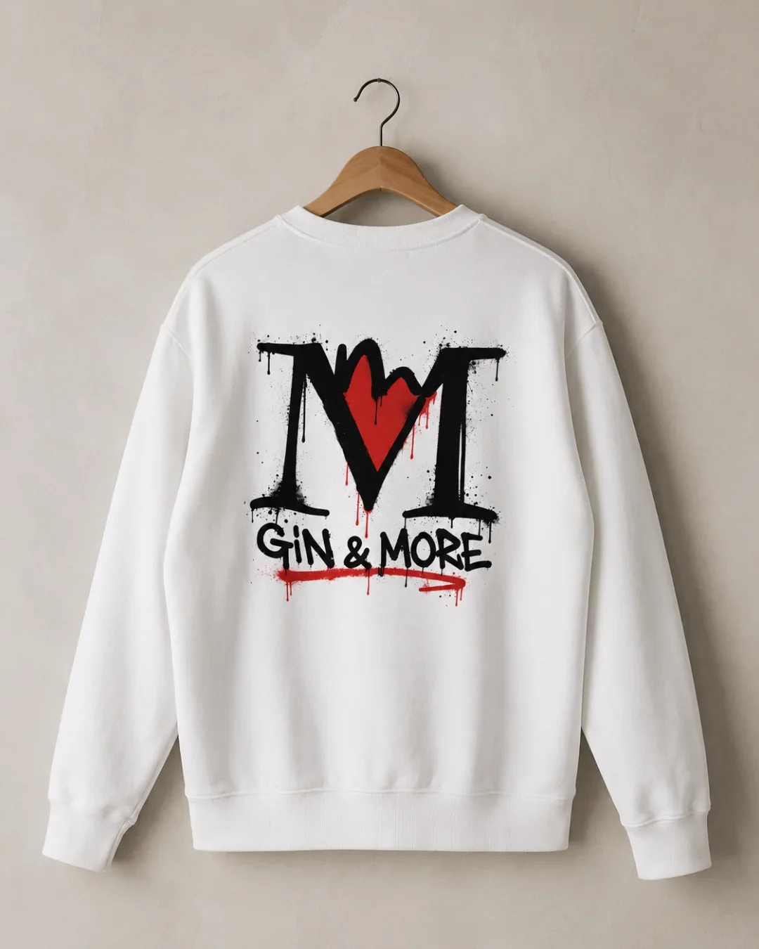 gin-and-more-felpa-bianca-girocollo-appesa-logo-retro.webp
