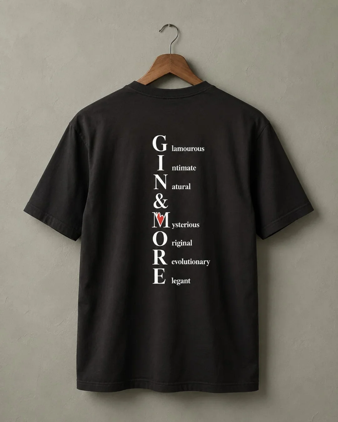 gin-and-more-tshirt-nera-appesa-acrostico-retro.webp