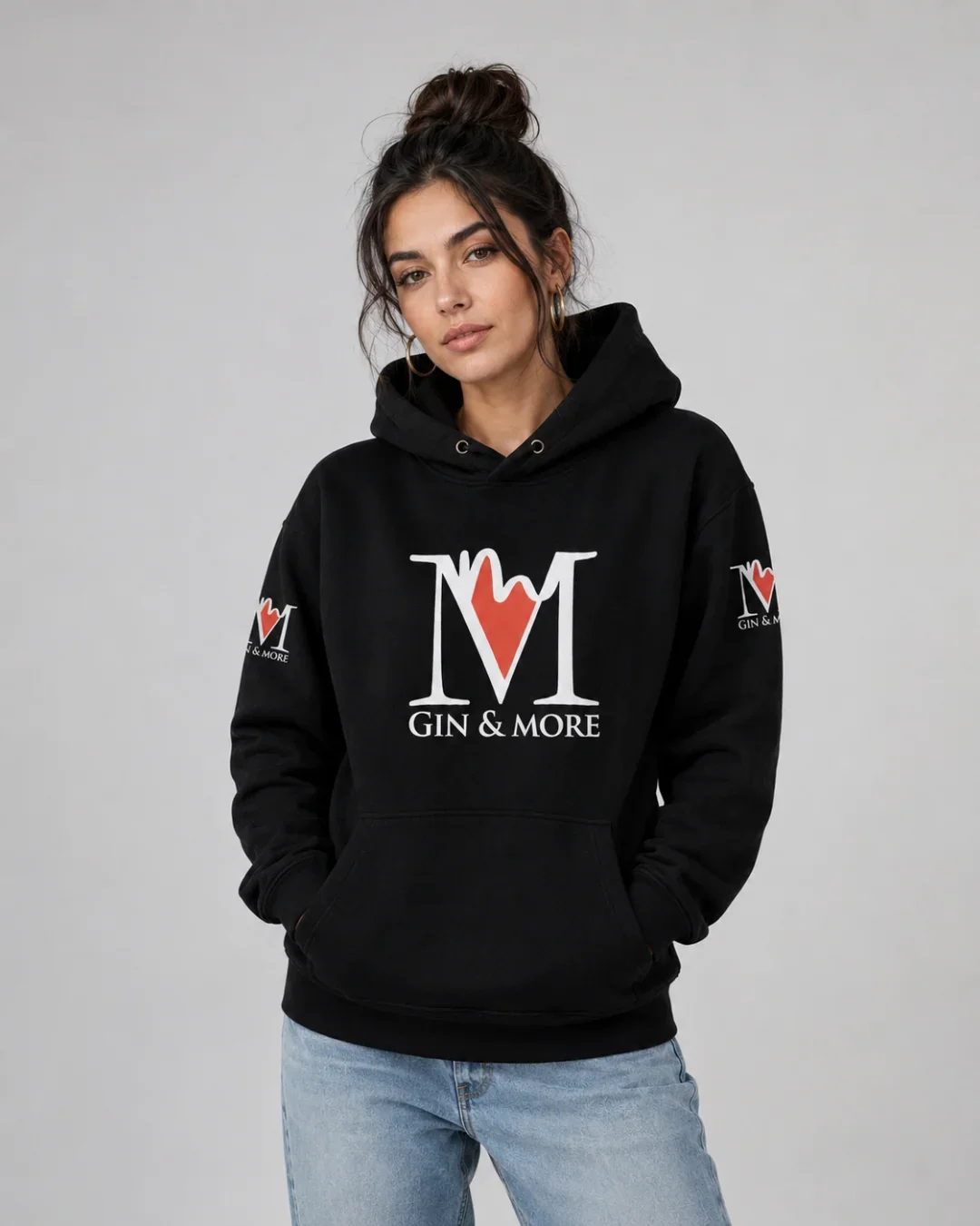 felpa-nera-gin-and-more-logo-frontale-donna.webp