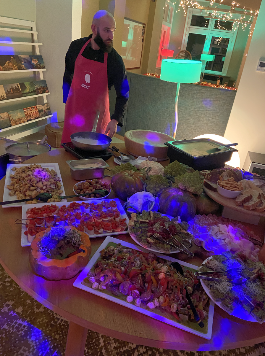 VAN MOOF CHRISTMAS PARTY