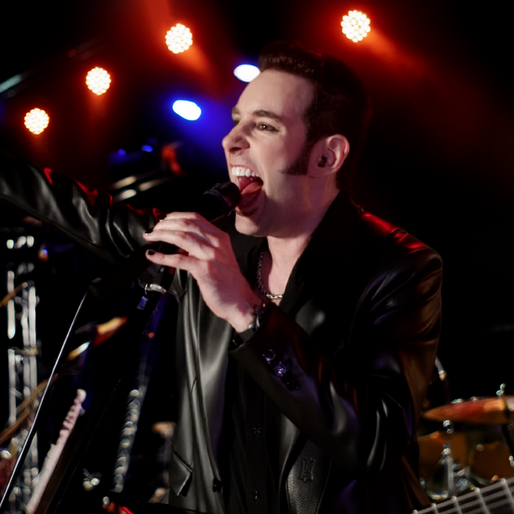 David Rex live - vocalist and guitarist of Crispy Danger