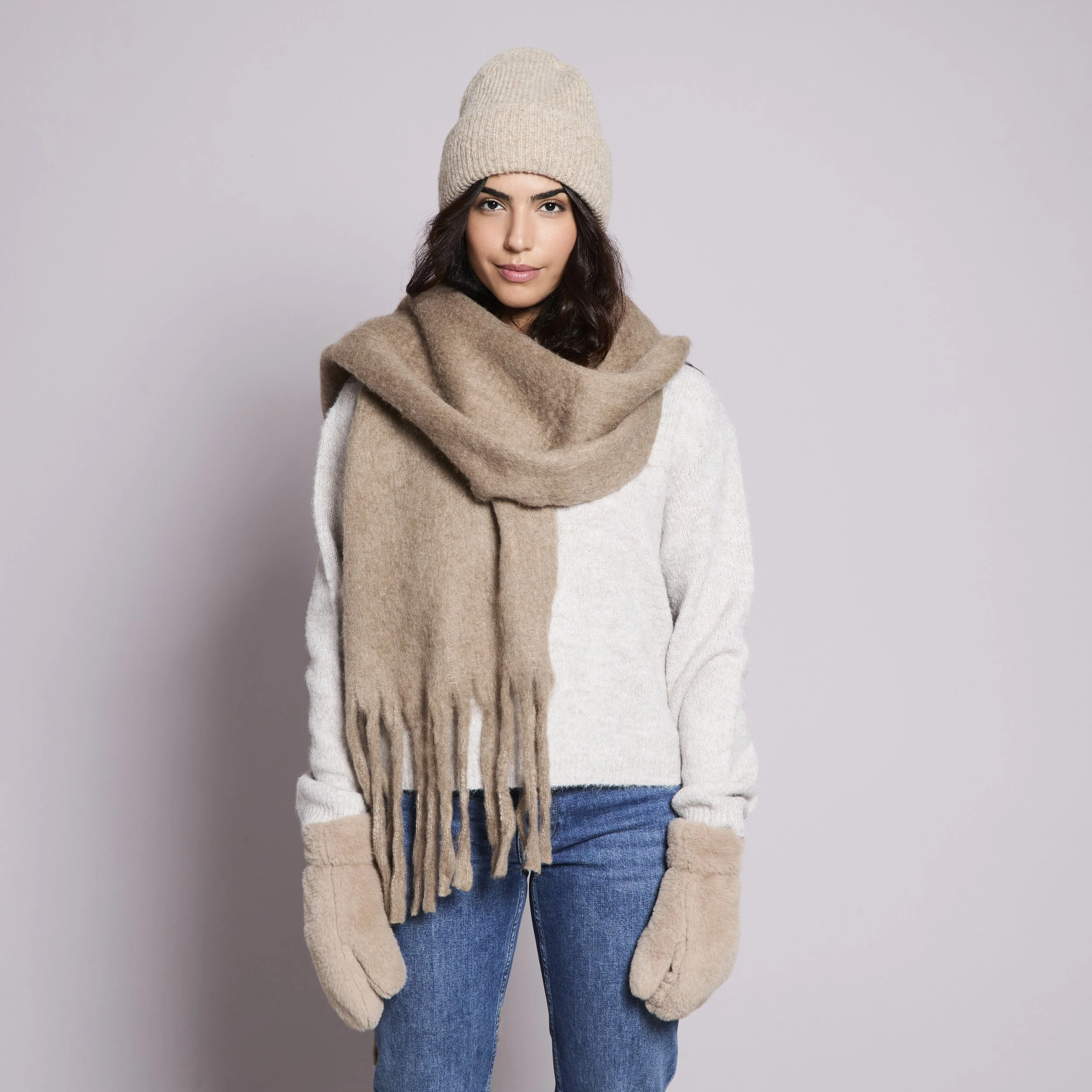 BIM--BEIGE_FIDELI-BEIGE_SMOOTH-SCARF-BEIGE.jpg