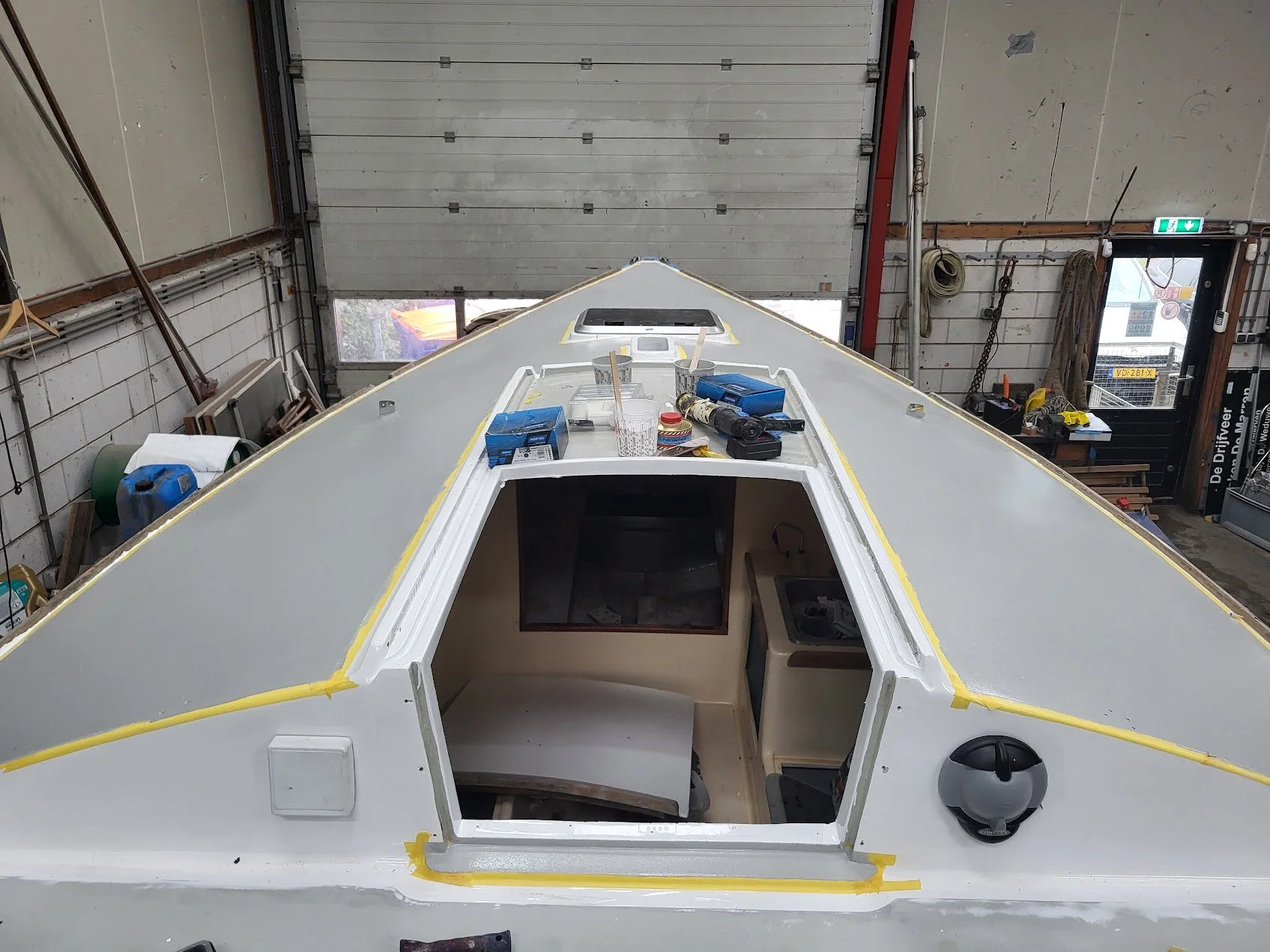 Bootdek schilderen met antislip afwerking in Friesland