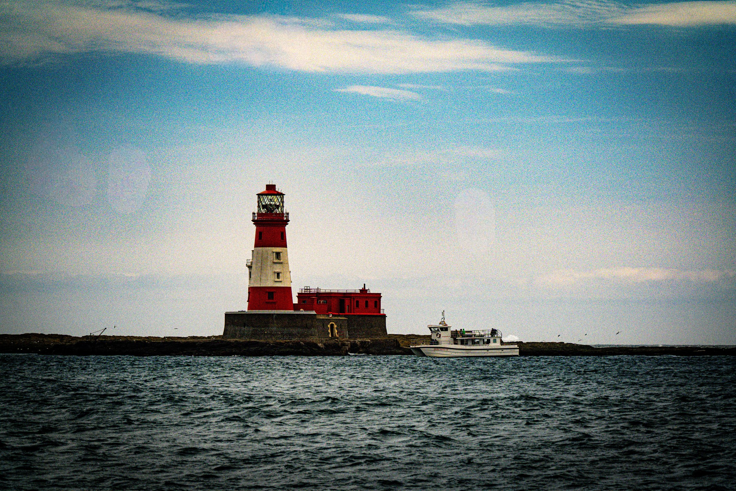 longstone-lighthouse-farne-islands-northumberland-boat.jpg