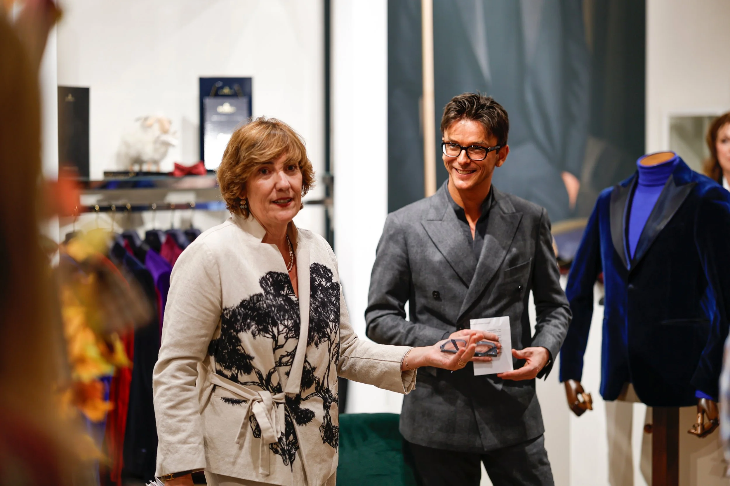 SHOWROOM & OPERATIONAL SALES