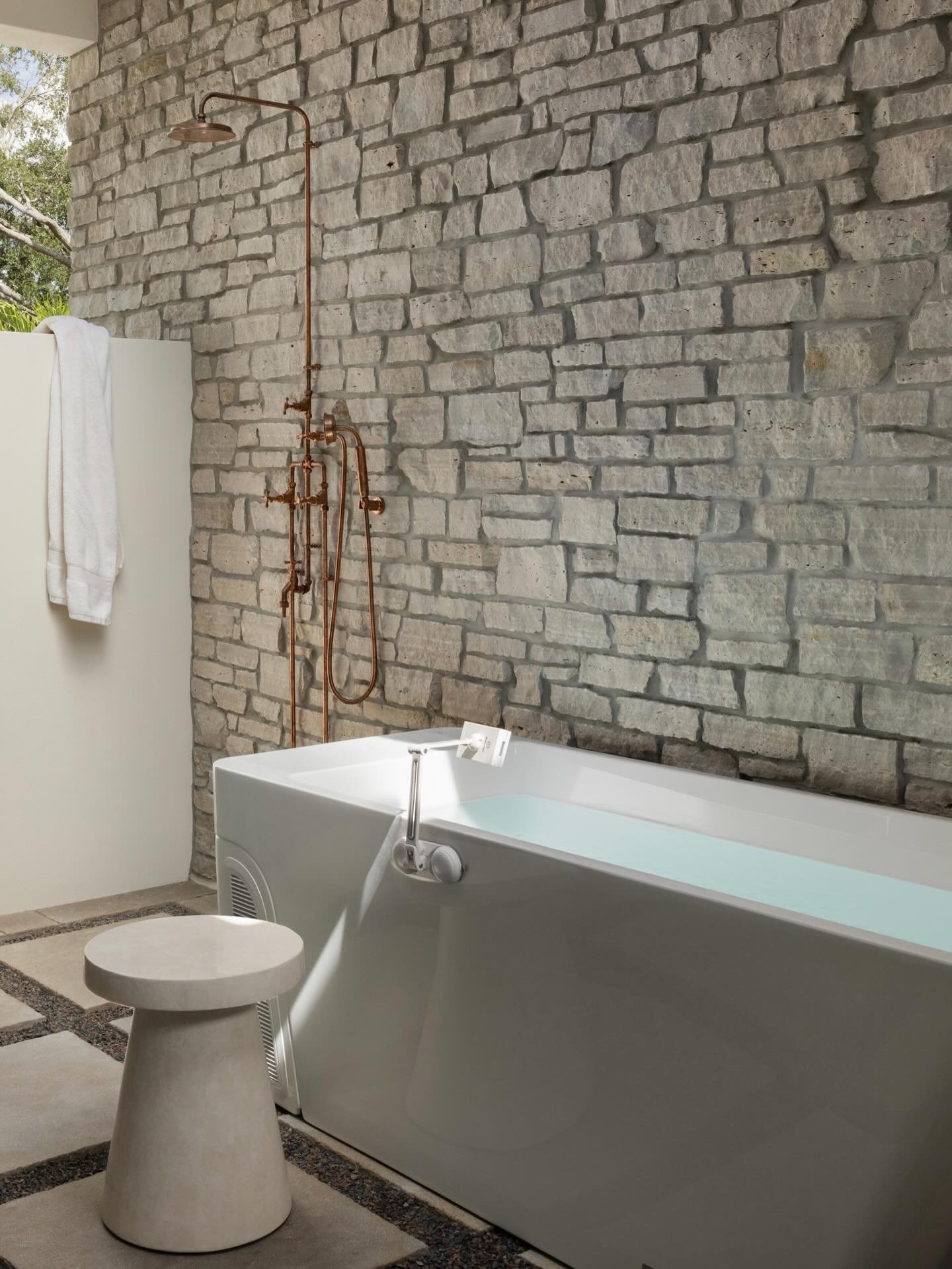 His and hers outdoor showers. 
Stone, copper and an open-air cold-plunge experience right outside the primary bathroom. 

Design by @ashleymartinhome 
Photography @nativehousephotography 

#outdoorshower #coldplungetherapy 
#interiodesign #interiorin