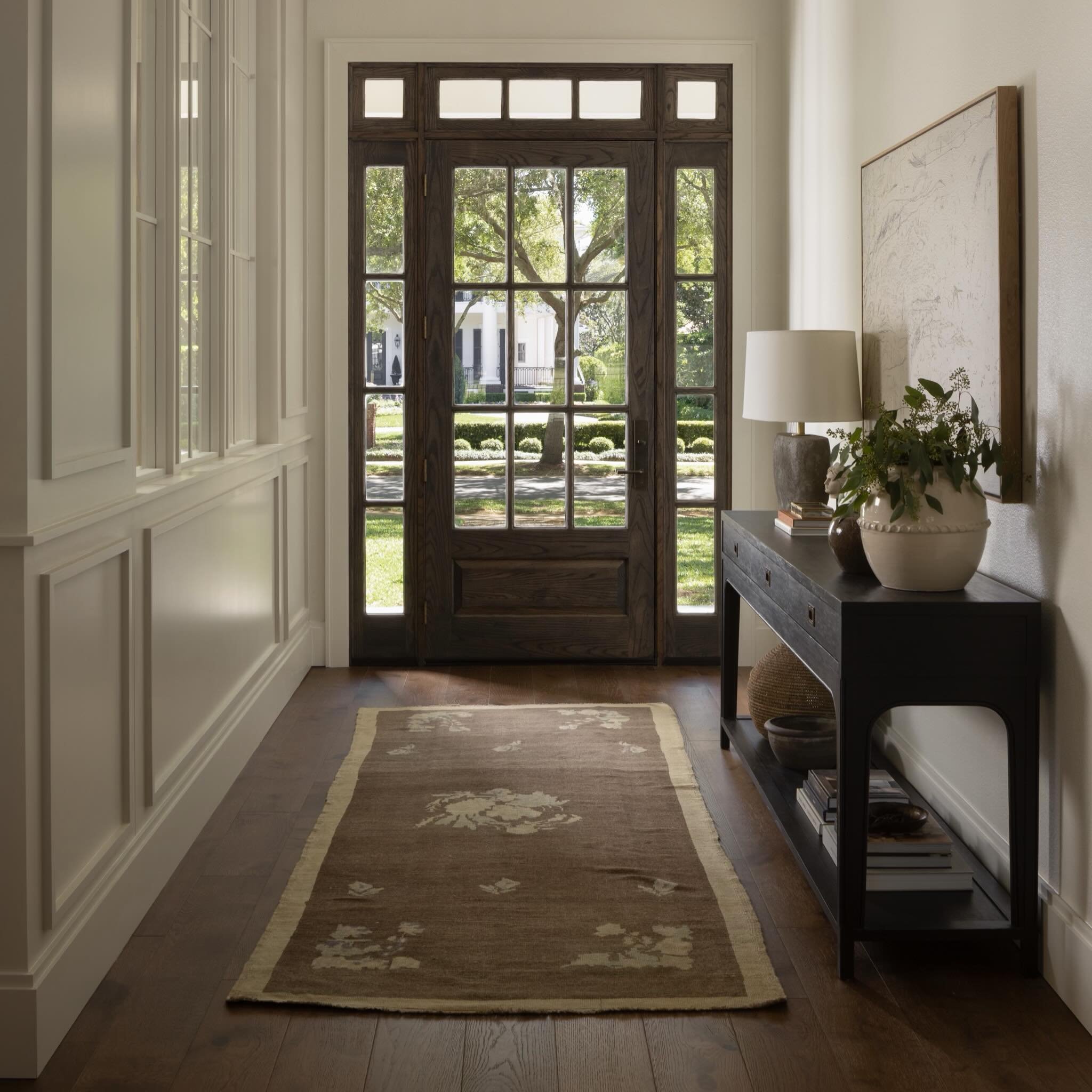 A dining room designed as a space for formal holiday hosting and casual weekend entertaining.

Swipe for this before and after! 

Design @ashleymartinhome 
Photography @nativehousephotography 

#interiorphotography #interiordesign #interiorinspiratio