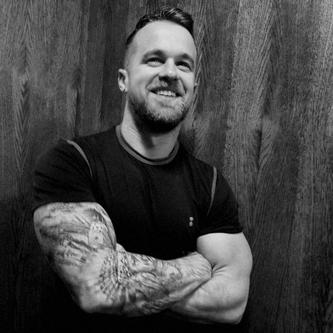 Ed Harbourne A man crossing his arms.