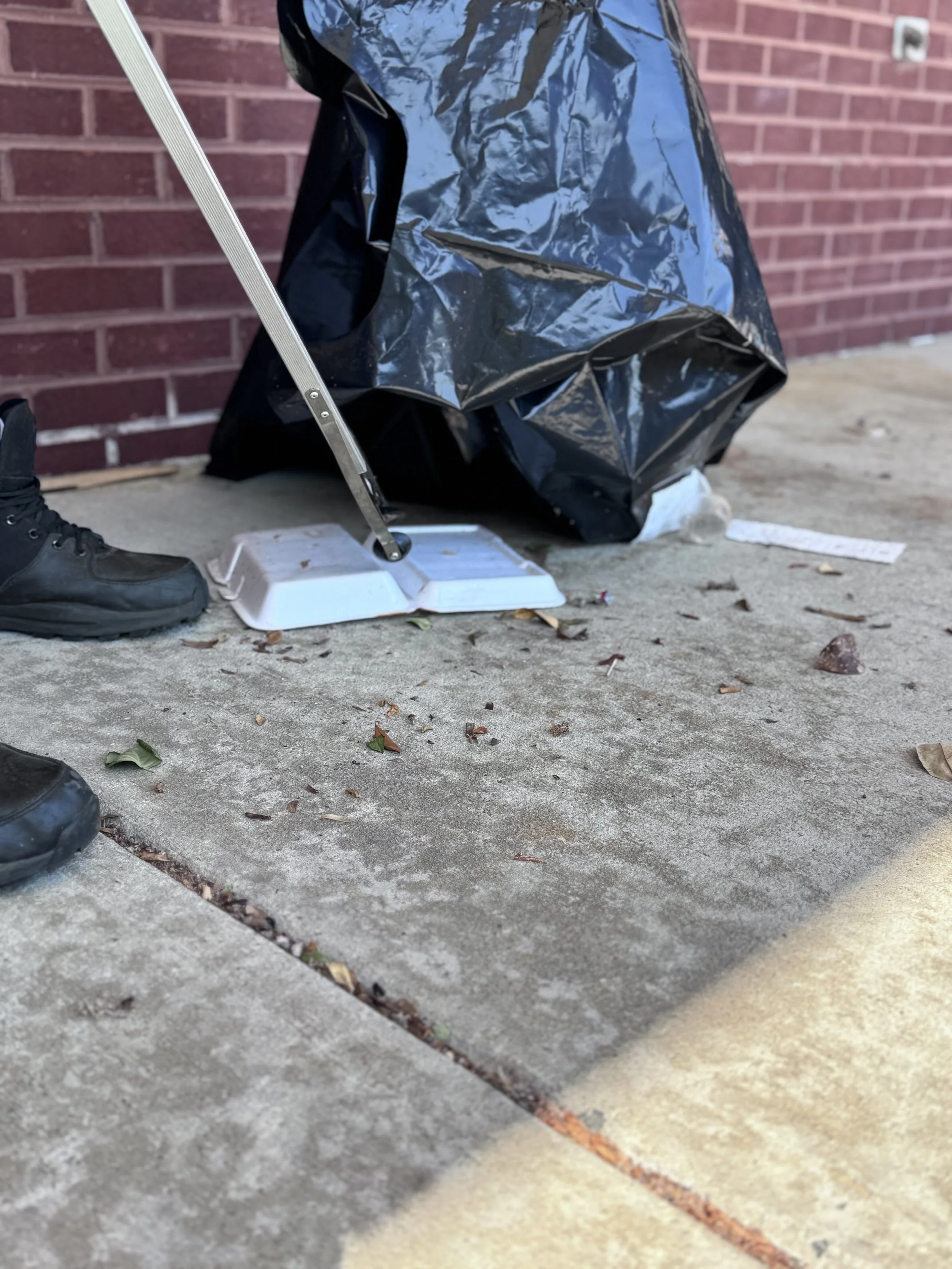 Commercial trash maintenance