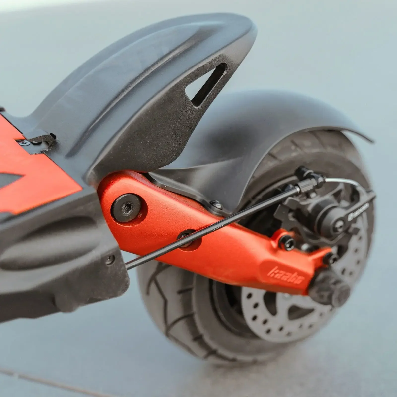 kaabo-usa-mantis-8-red-tire_2000x1600_fb54ee86-5745-4e46-a046-fe6e4e2c675e.jpg.webp