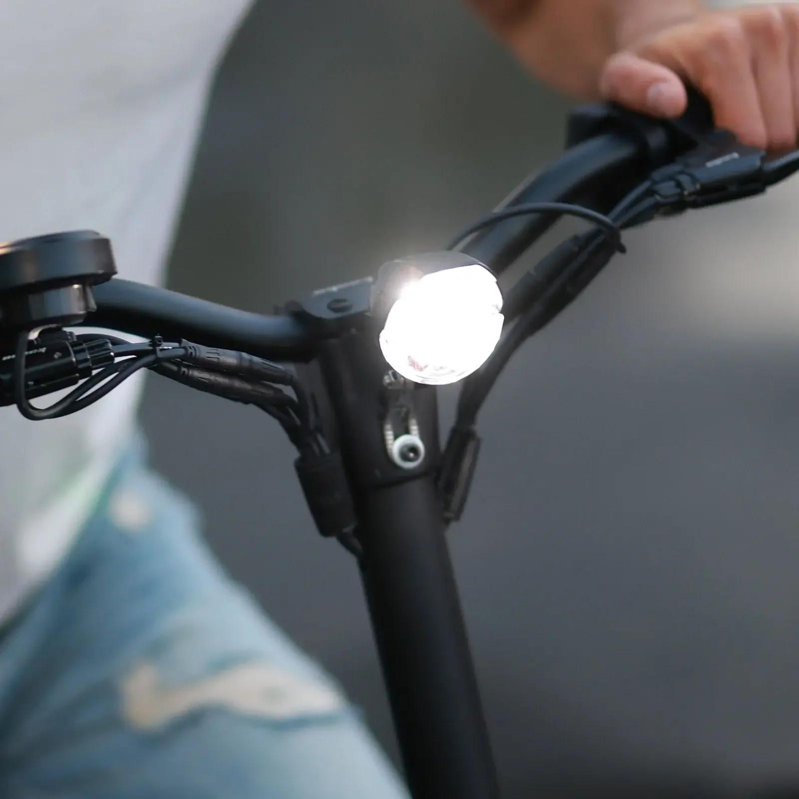 kaabo-scooter-led-headlight-functionality.jpg.webp