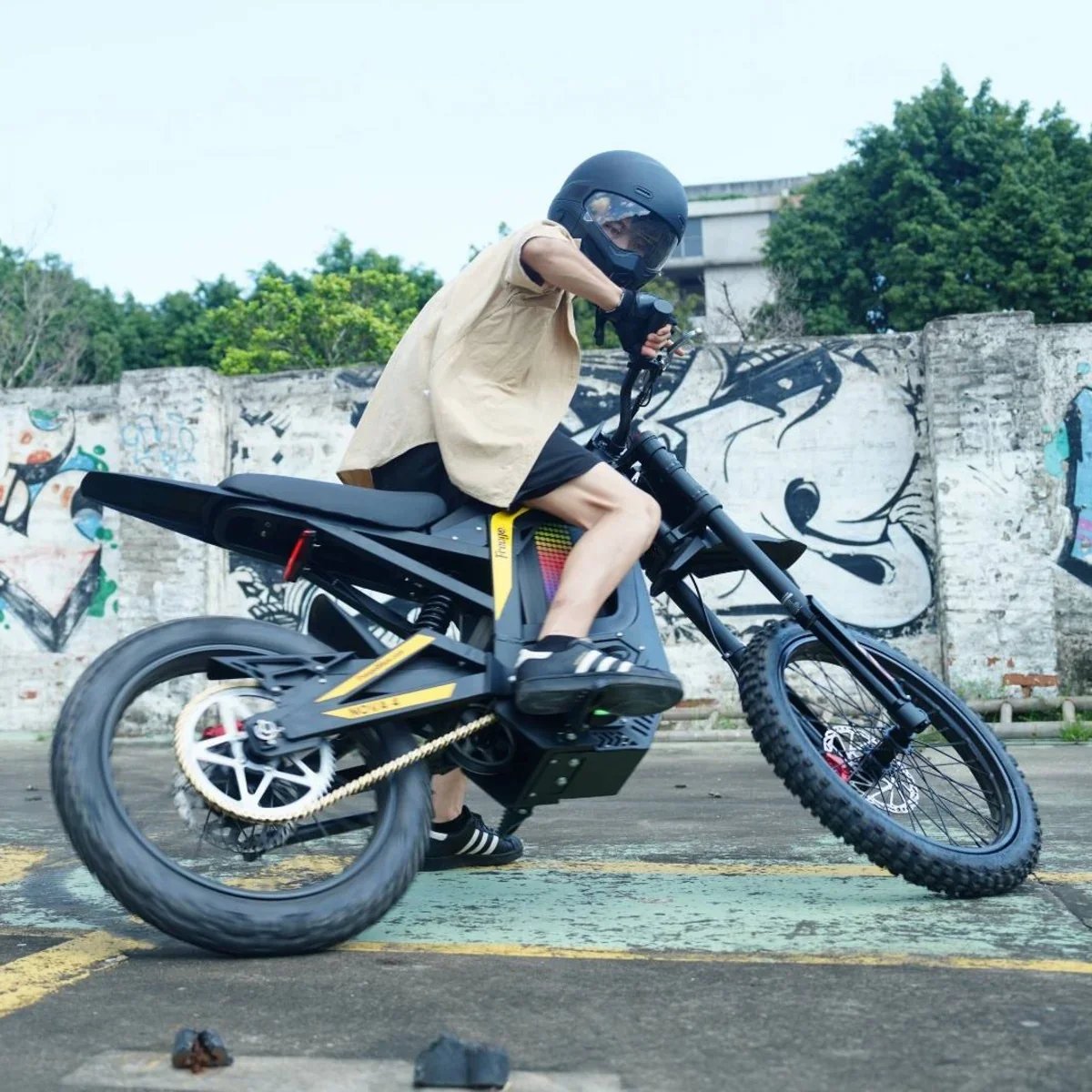 freego-nova4-tight-turn-riding-action-shot.jpg.webp