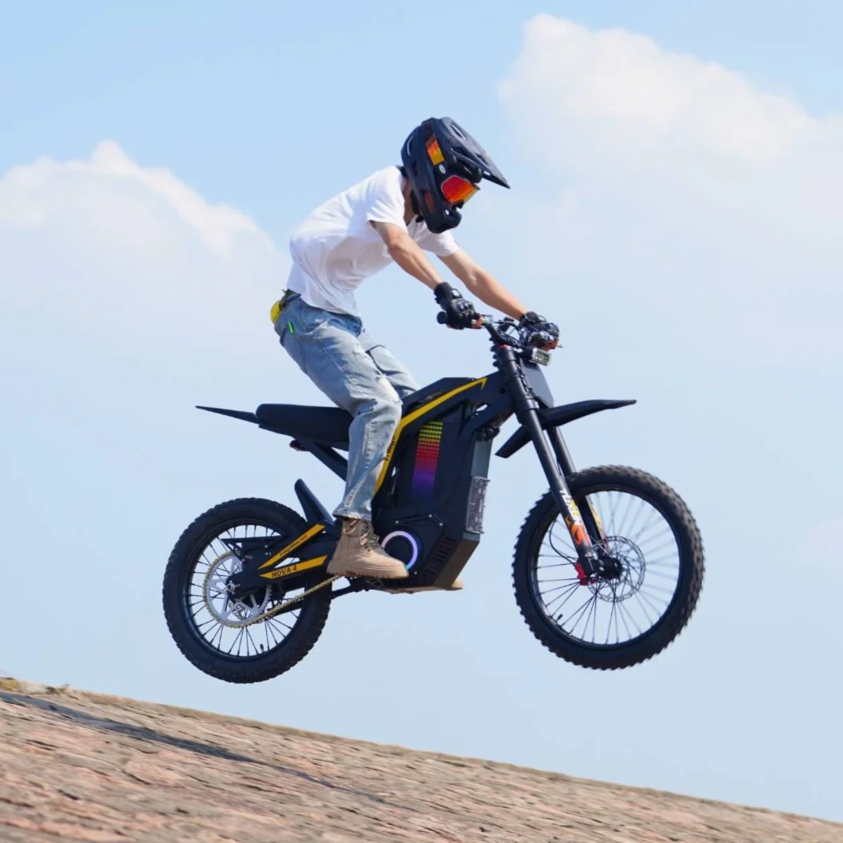 freego-nova4-jump-action-sky-background-shot.jpg.webp