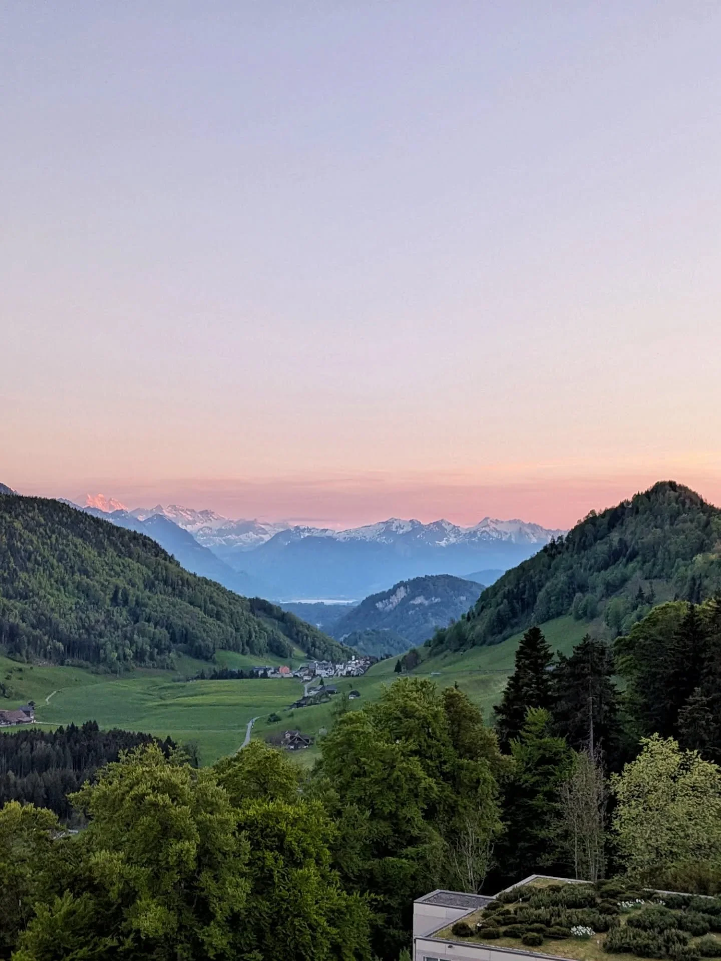 Swiss nights or Swiss days?

#BurgenstockResort #LakeLucerne #SwitzerlandNight #VisitSwitzerland #PalaceHotel CinematicPhotography TameImpalaVibes SwissAlps