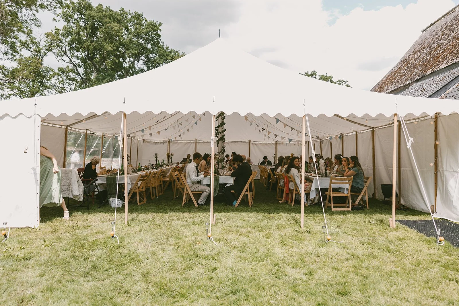 documentary-wedding-photogrpaher-uk-elizabeth-kyran21.jpg