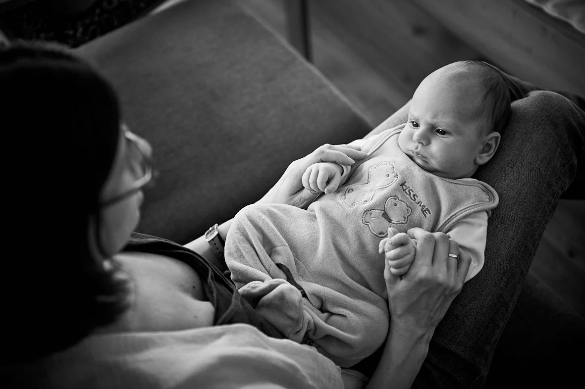 Neugeborenen und Wochenbett Fotografie in Wien und Niederösterreich von Gabriele Paar.
