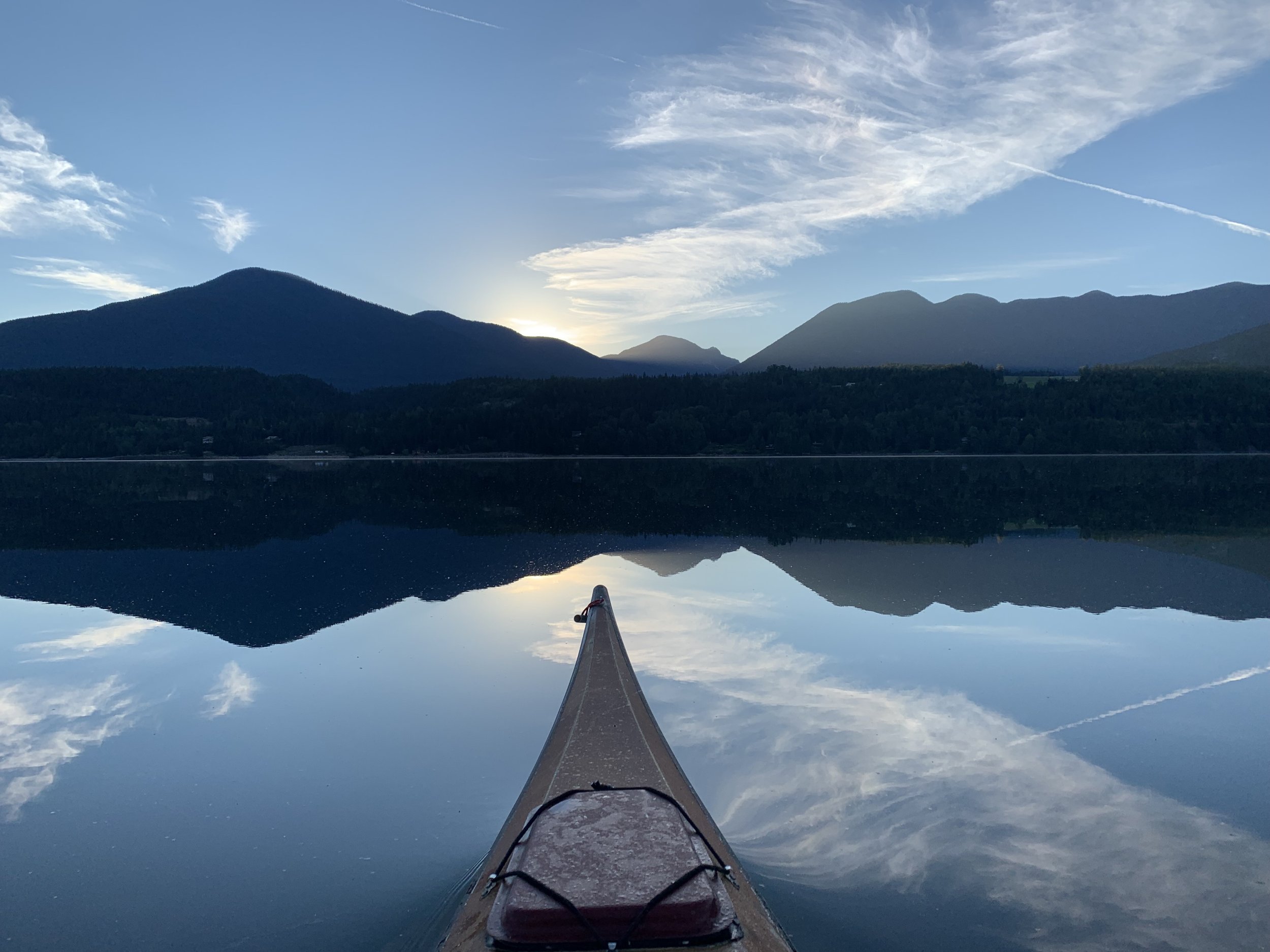 sun tucking behind the mountains on the Arrow Lakes
