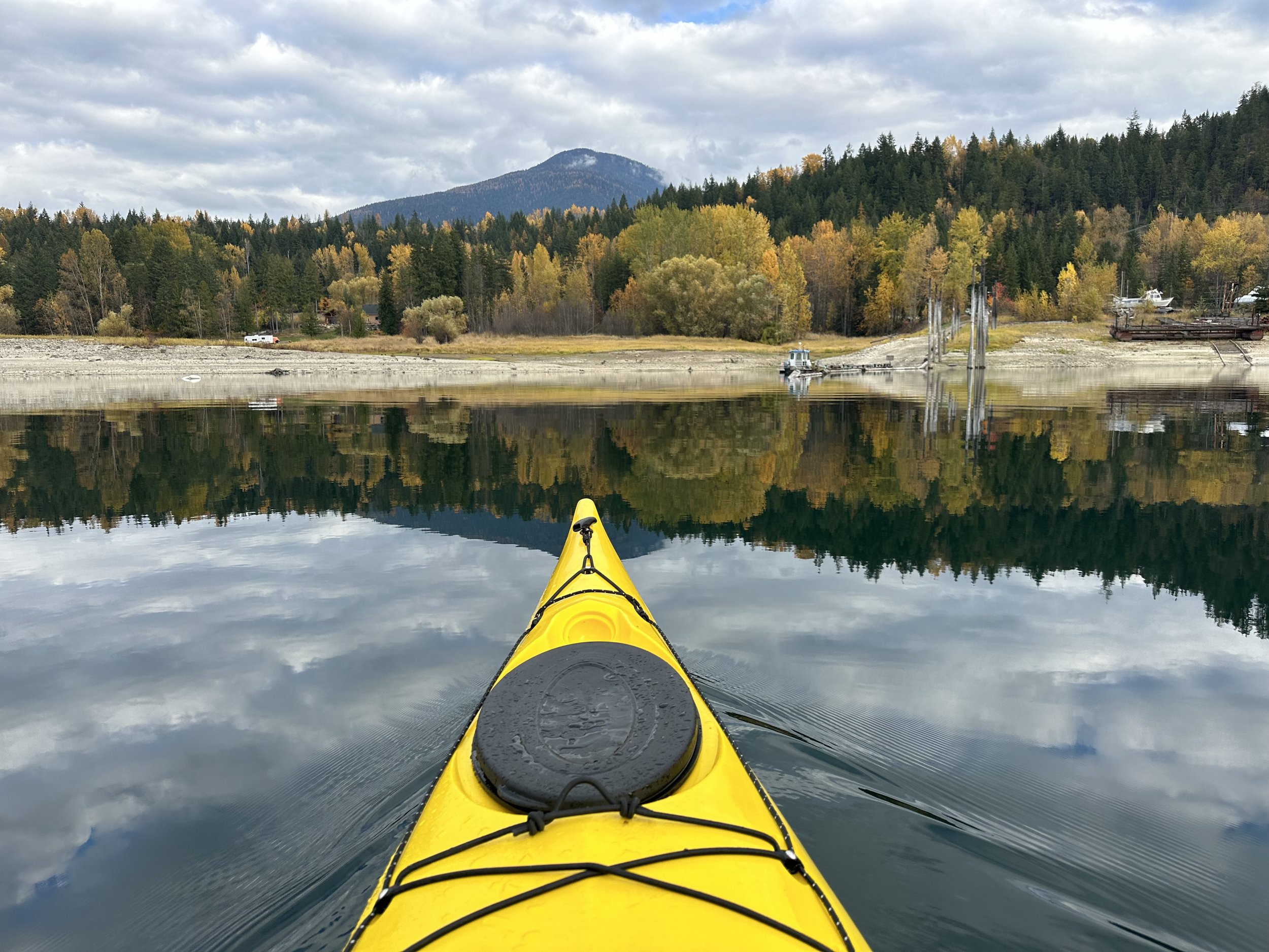 Autumn paddling in Nakusp