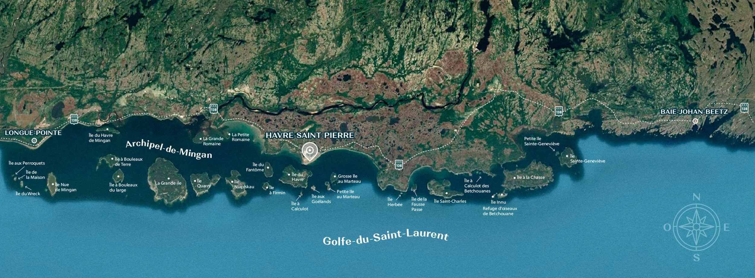 Carte satellite de l'archipel de Mingan dans le Golfe-du-Saint-Laurent, montrant différentes îles, routes et localités telles que Longue-Pointe, Havre-Saint-Pierre, Baie-Johan-Beetz, avec des détails géographiques en français.
