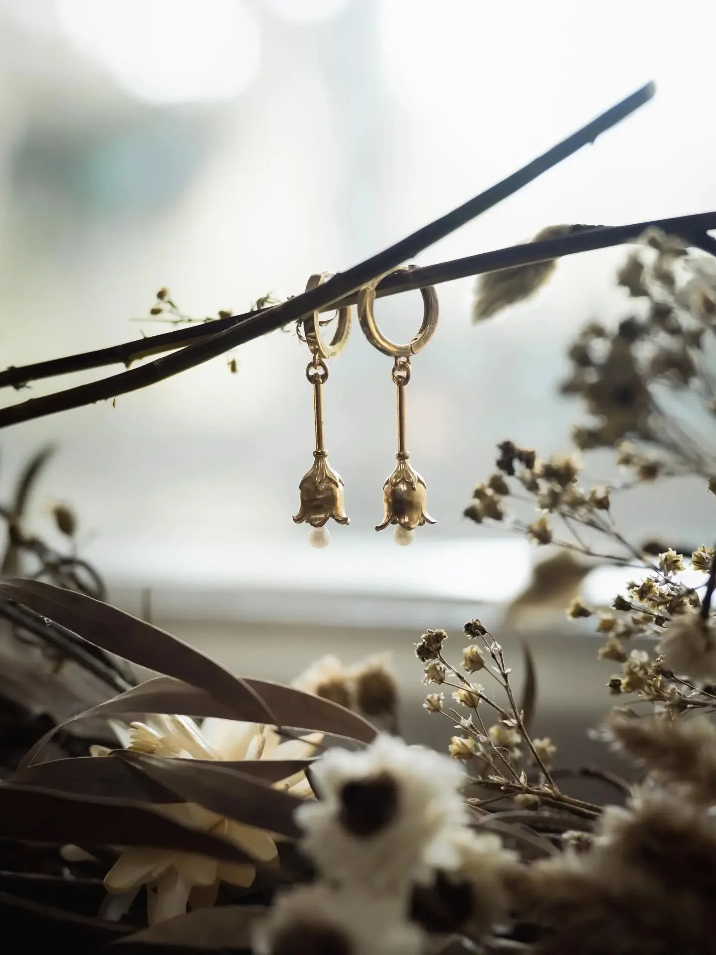 The Mourning Bells, this time in gold.

Lily of the valley has always felt like a small symbol of hope to me, not in a bright or easy way, but in the quiet sense of return, tenderness, and the possibility of being reunited with what has been lost.

W