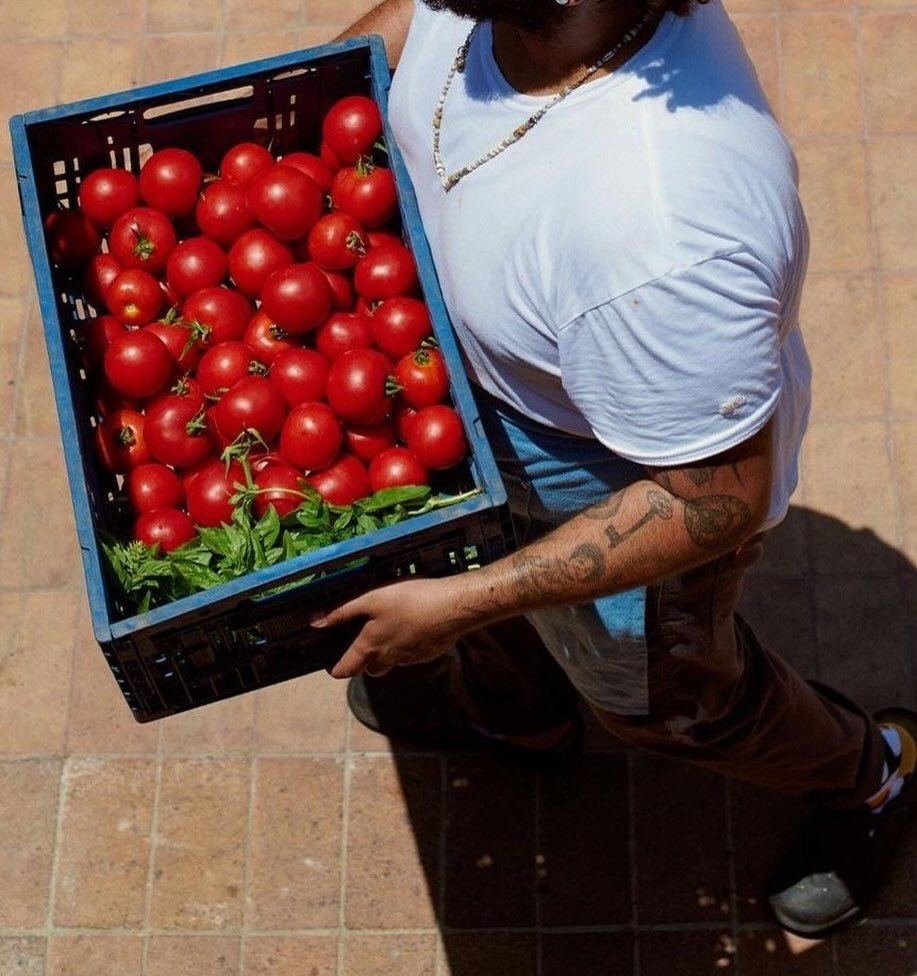 A LOT OF TOMATOES. A LOT OF CHUTZPAH.

Counter opens at 4.
Find us on Komida. 🍅