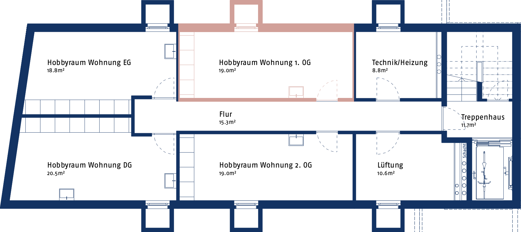 Grundriss des Untergeschoss des Neubau Atelierwohnhaus Calanda Blick. Eingefärbt ist ein Hobbyraum. Der Grundriss zeigt auch die Technikräume und das Treppenhaus mit Aufzug.