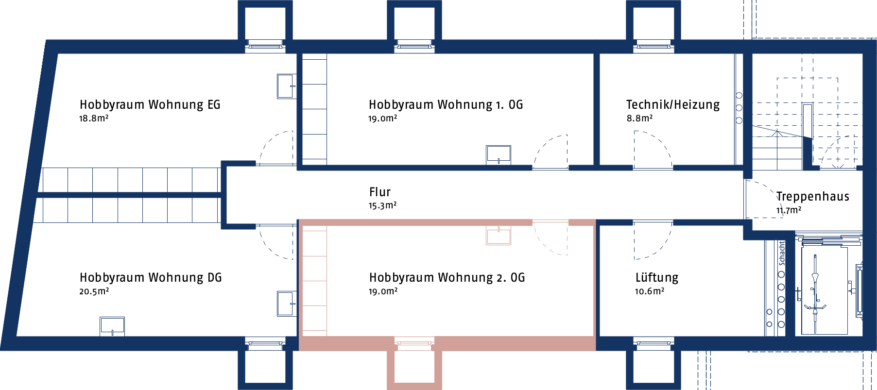 Grundriss des Untergeschoss des Neubau Atelierwohnhaus Calanda Blick. Eingefärbt ist ein Hobbyraum. Der Grundriss zeigt auch die Technikräume und das Treppenhaus mit Aufzug.