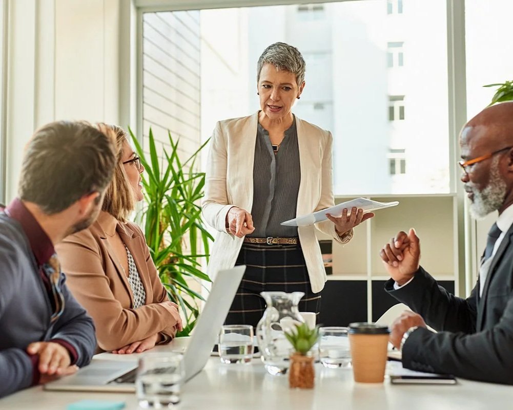 Smart looking woman excutive leading a team meeting
