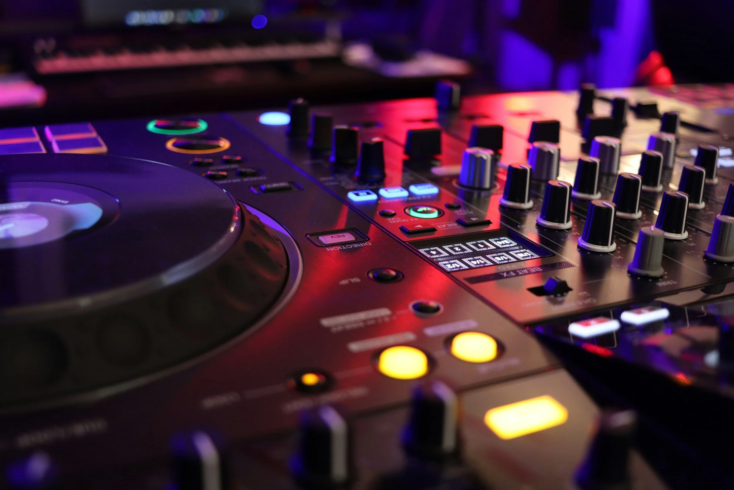G&R-Entertainment-DJ-Turntables-Mixer