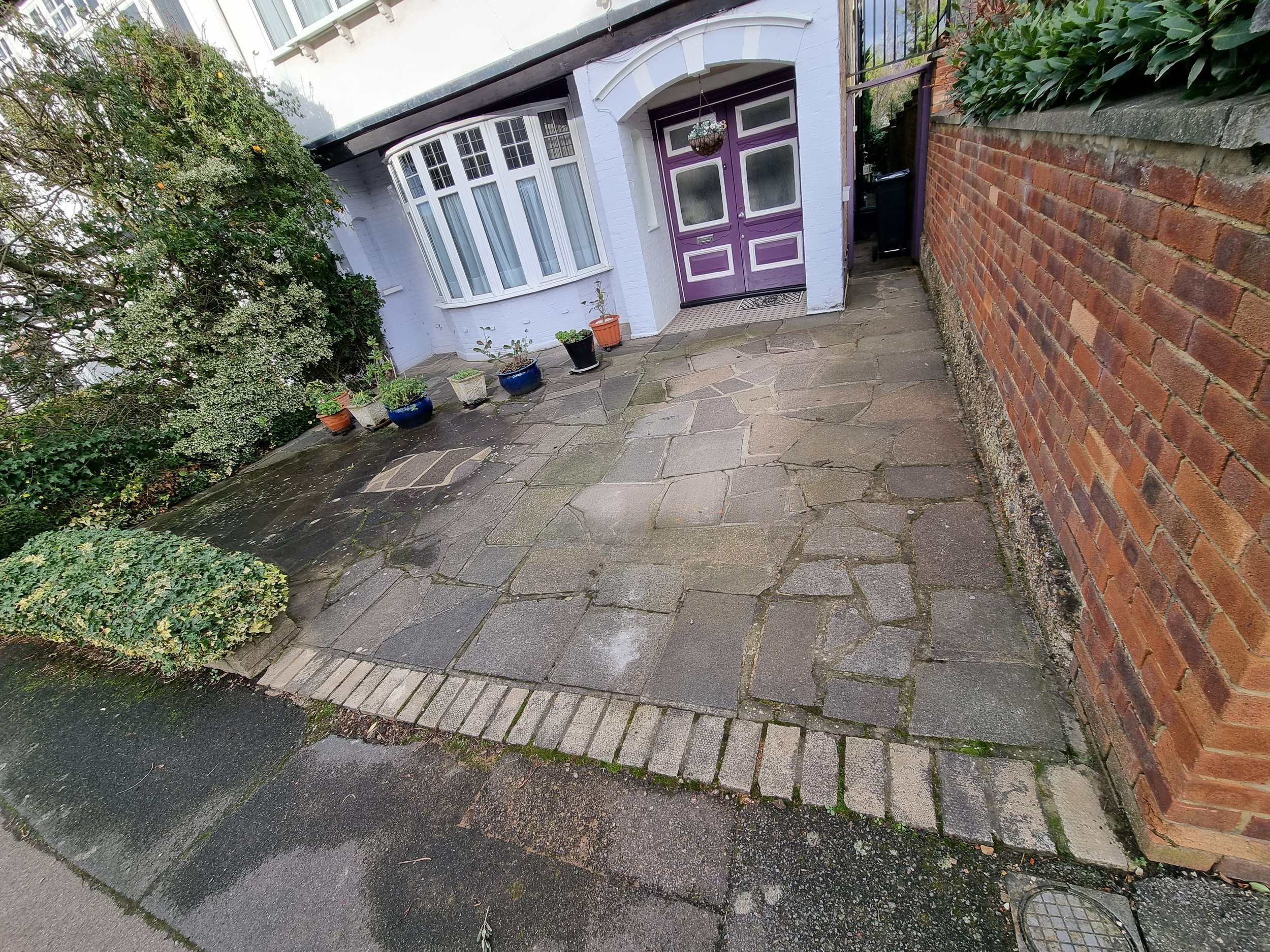 Driveway cleaning  buckhurst hill before.jpg
