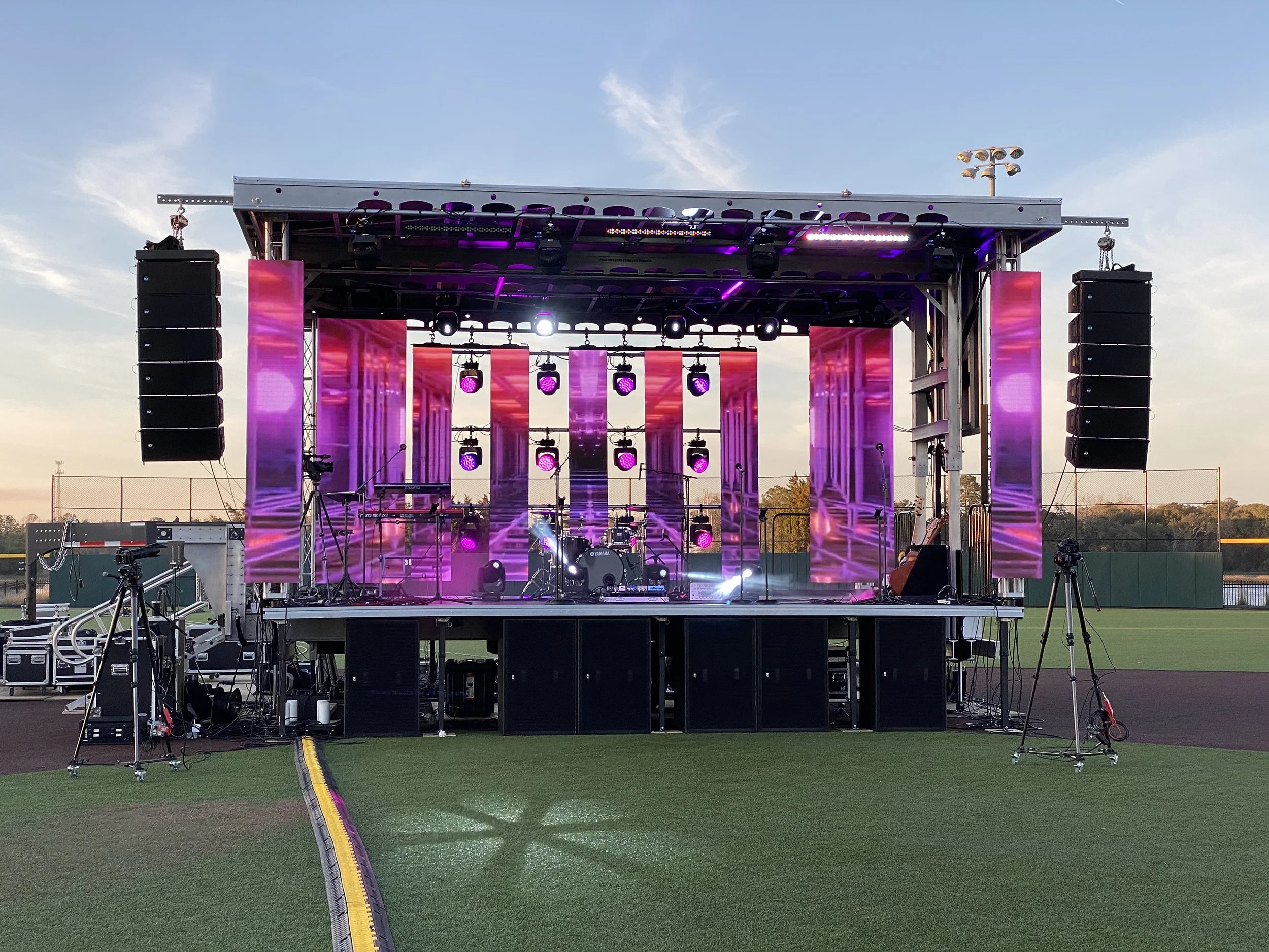 outdoor-apex-stage-concert-rcf-line-array-led-video-columns-charleston.jpg