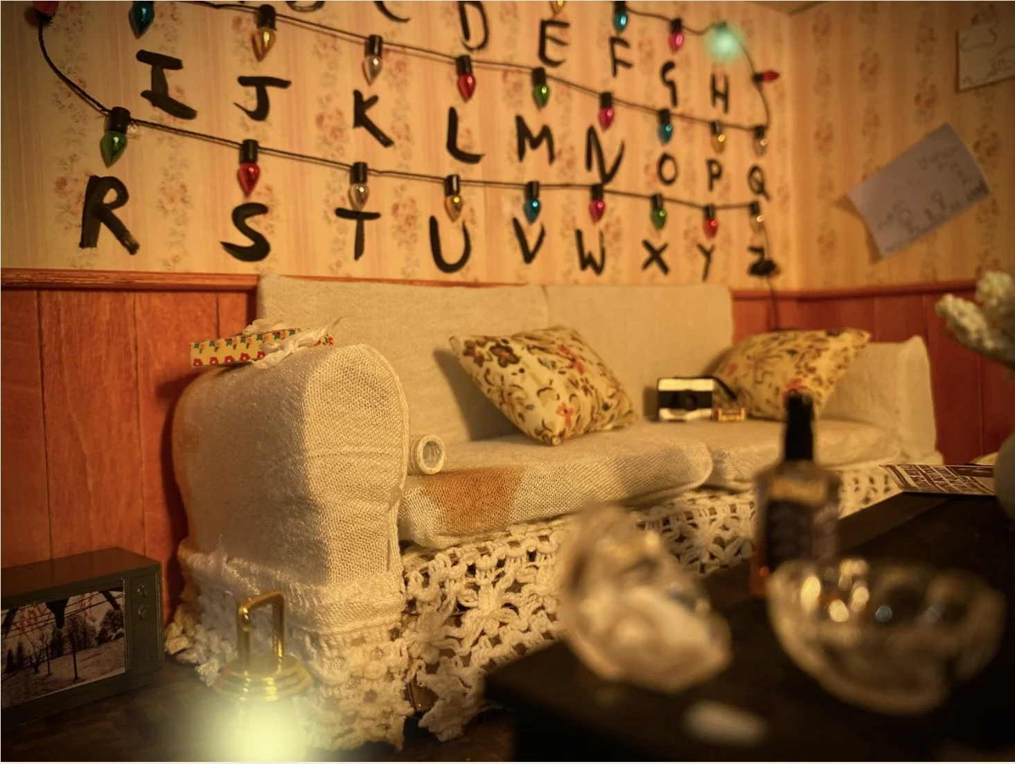 Exploring Joyce's psychological unravelling in 'Stranger Things' through a scale model of her living room, where the abandoned objects tell the story of her emotional state.