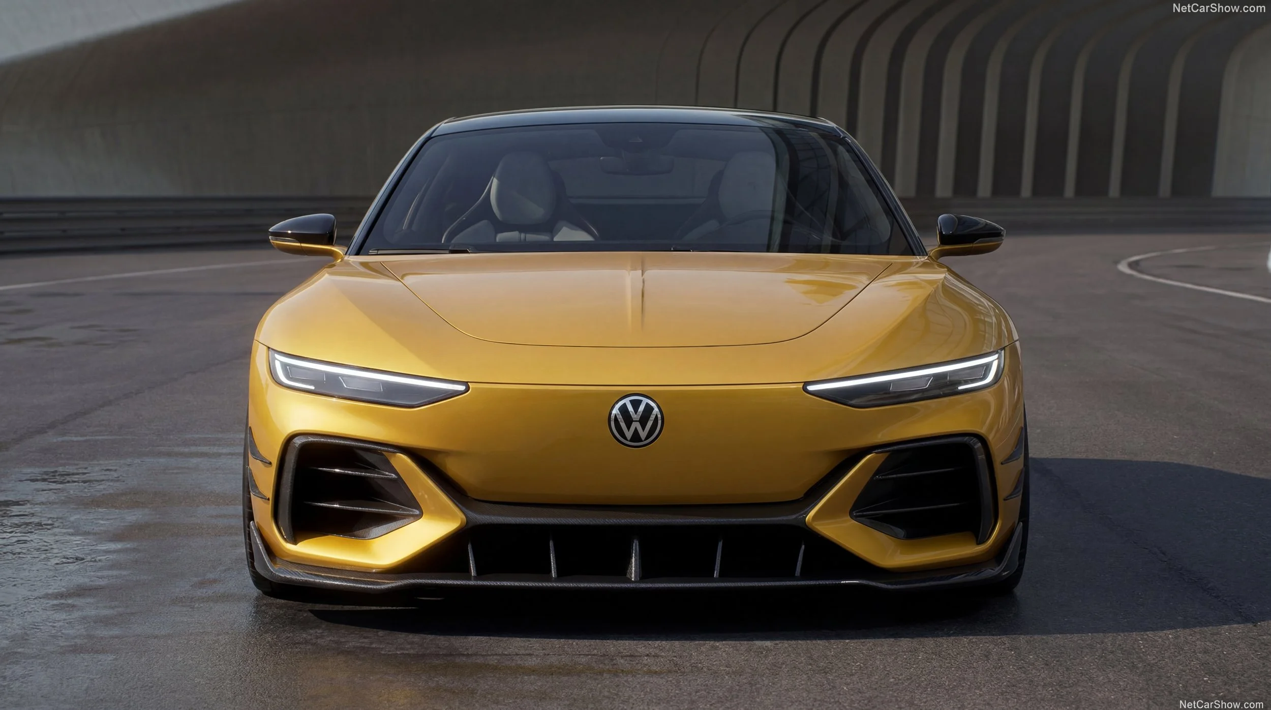 freepik_troque-o-carro-amarelo-da_2820271975.jpg